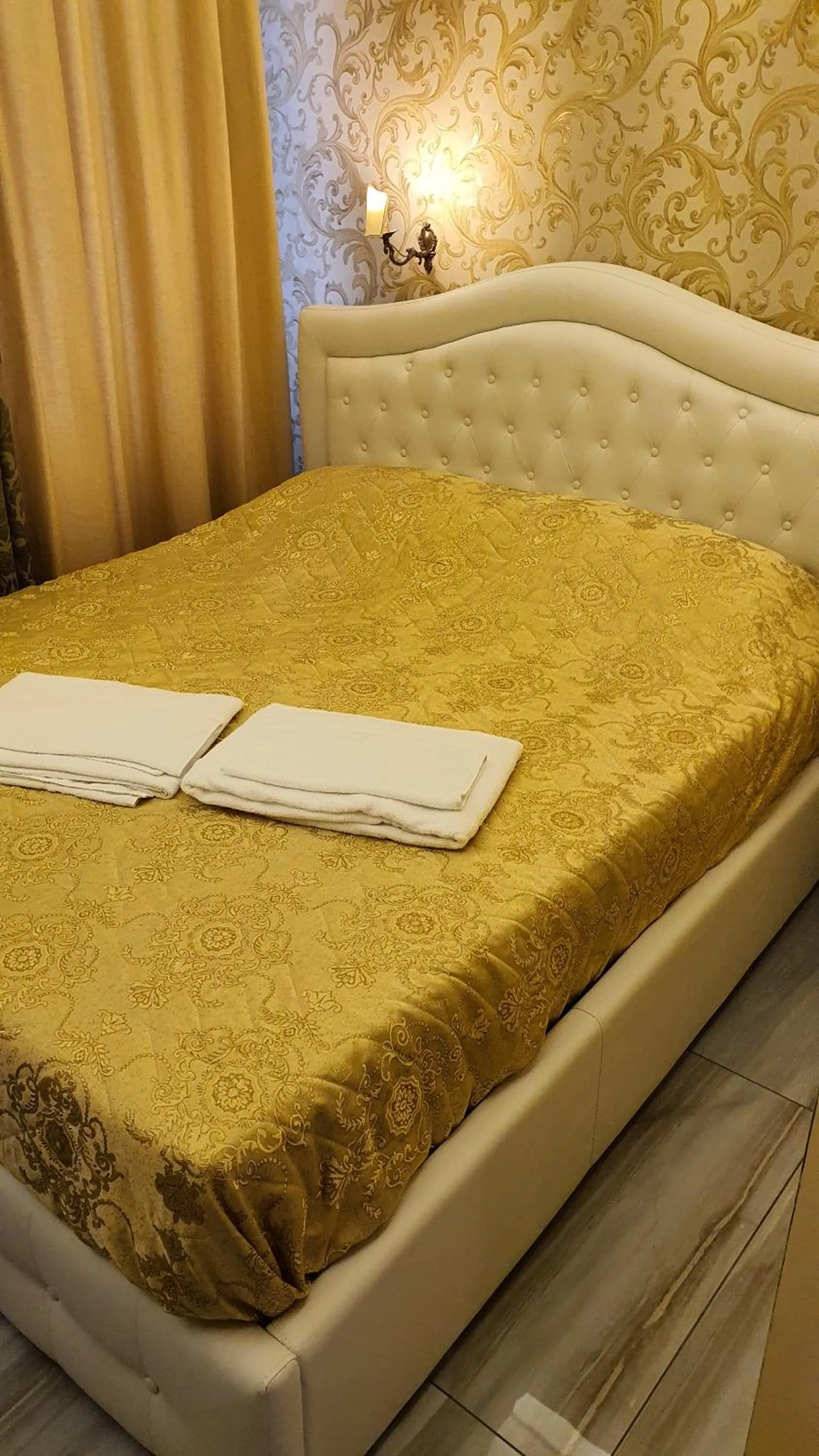 Bed in Impero Vaticano Suites Guest House
