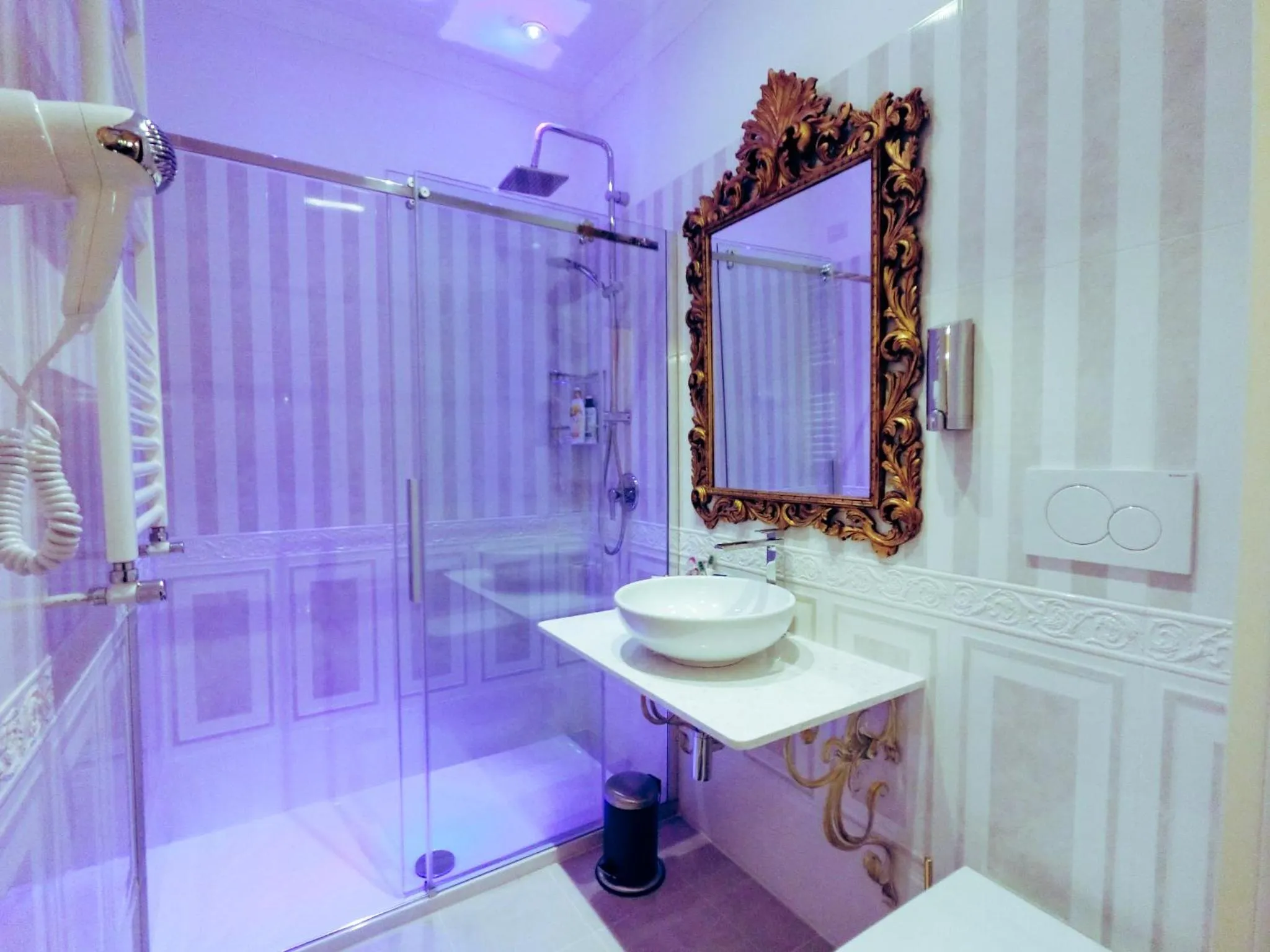 Bathroom in Impero Vaticano Suites Guest House