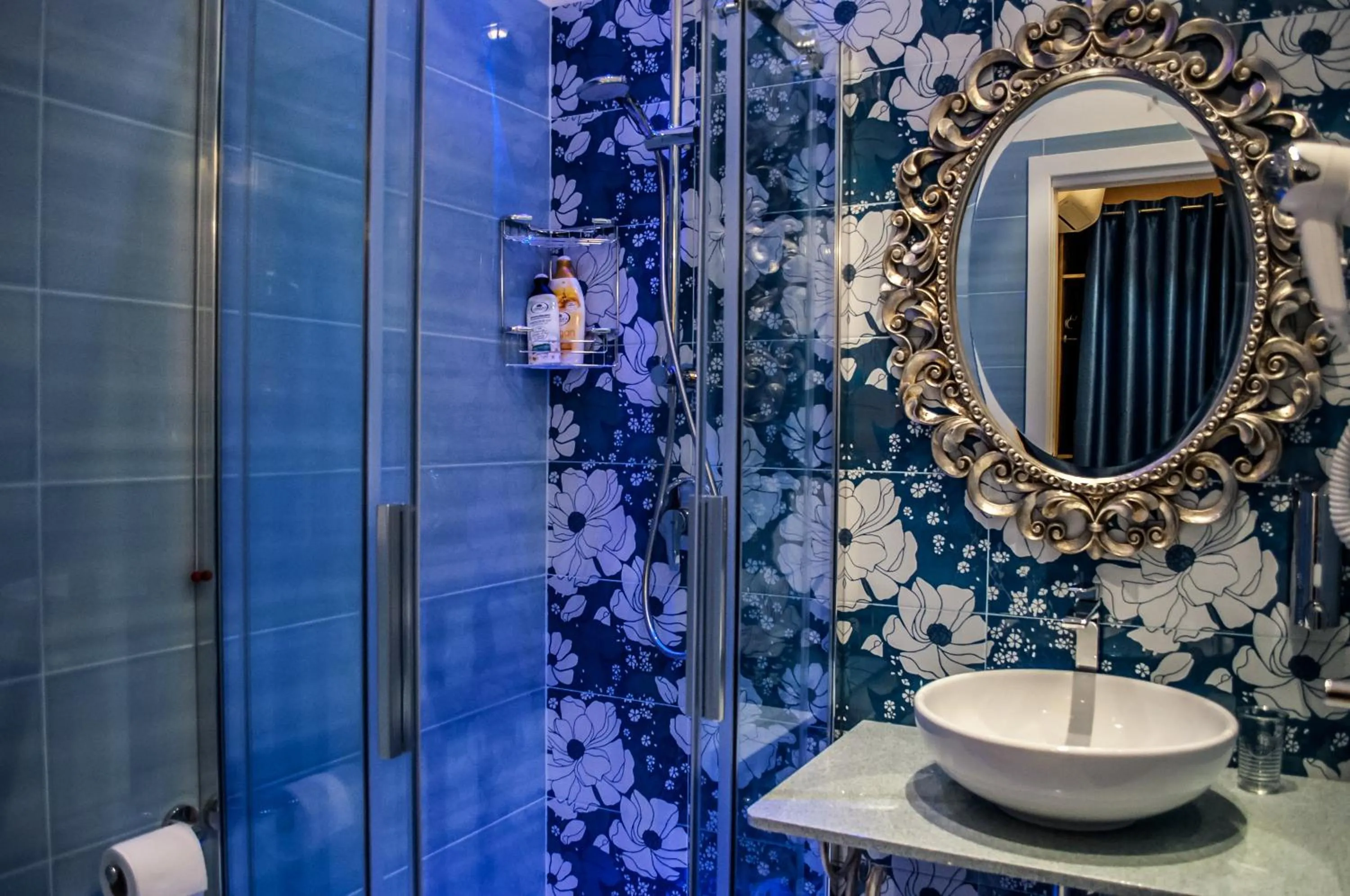 Bathroom in Impero Vaticano Suites Guest House