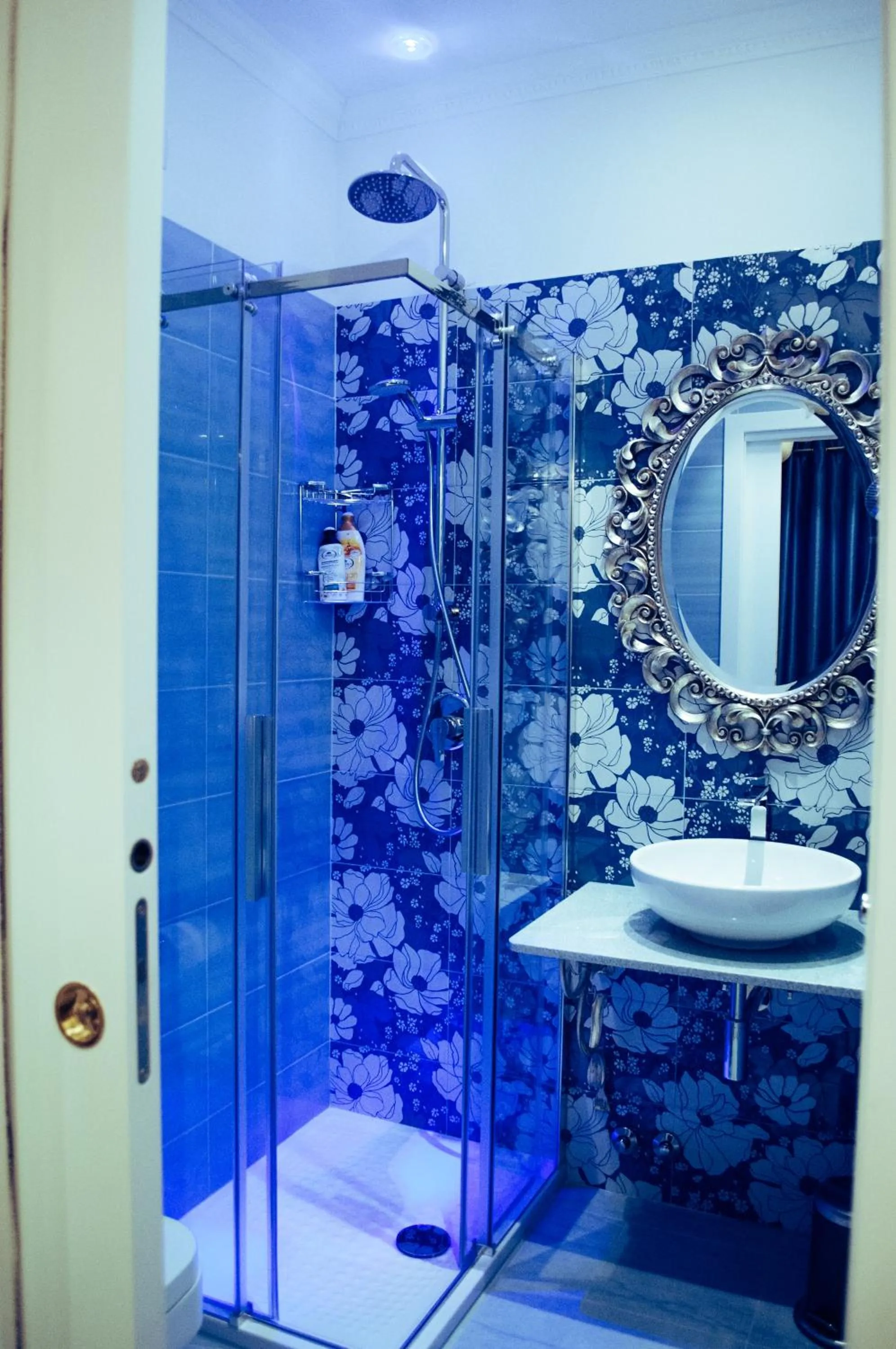 Bathroom in Impero Vaticano Suites Guest House