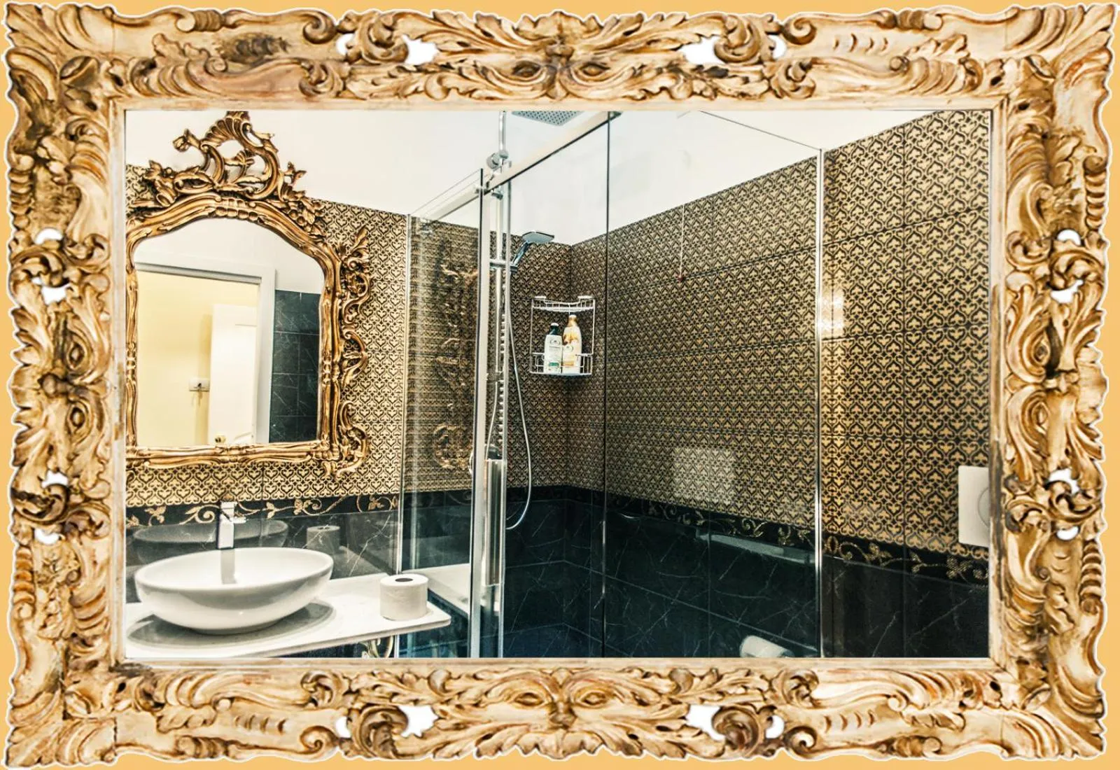 Shower in Impero Vaticano Suites Guest House