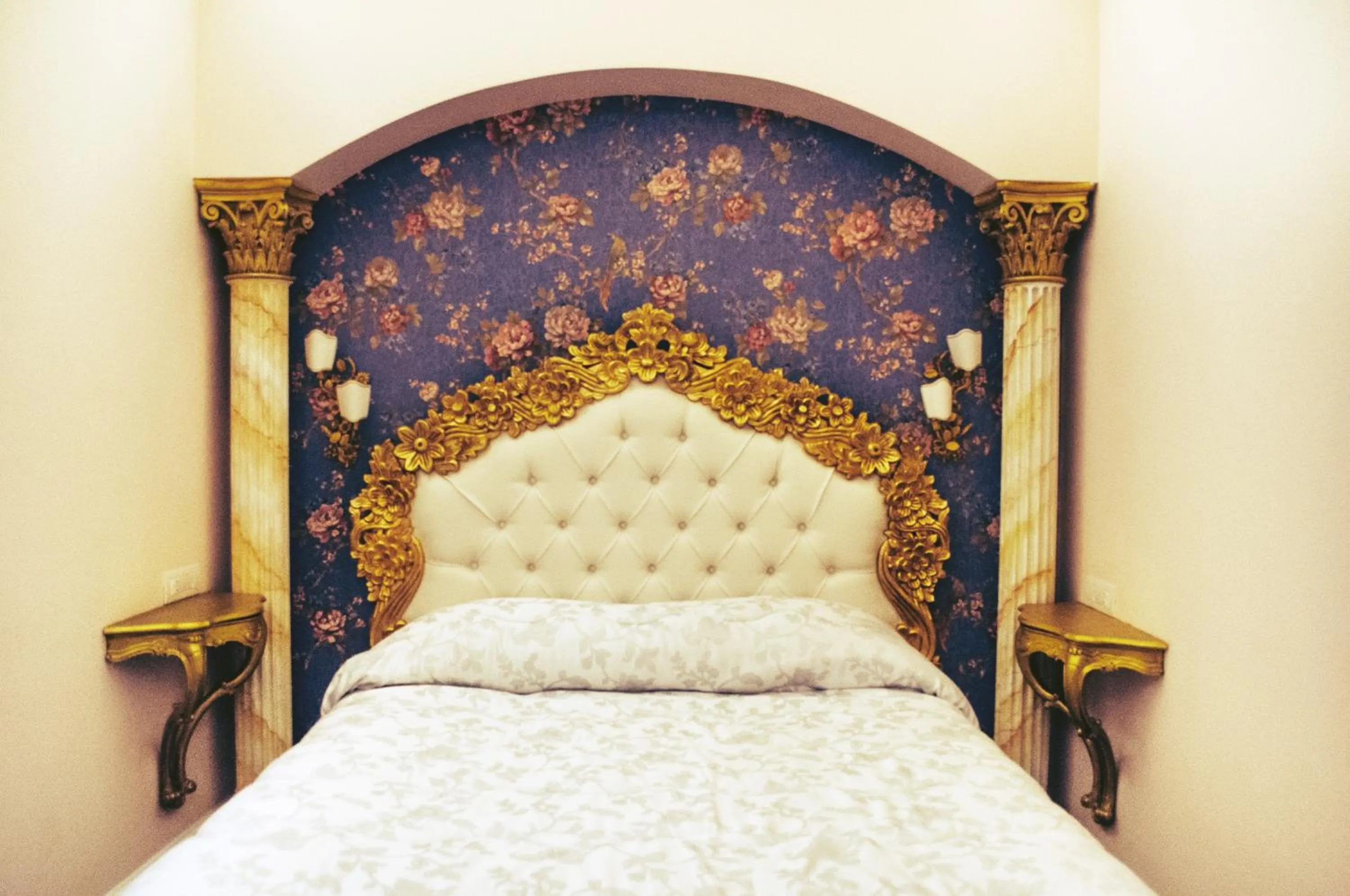 Photo of the whole room, Bed in Impero Vaticano Suites Guest House