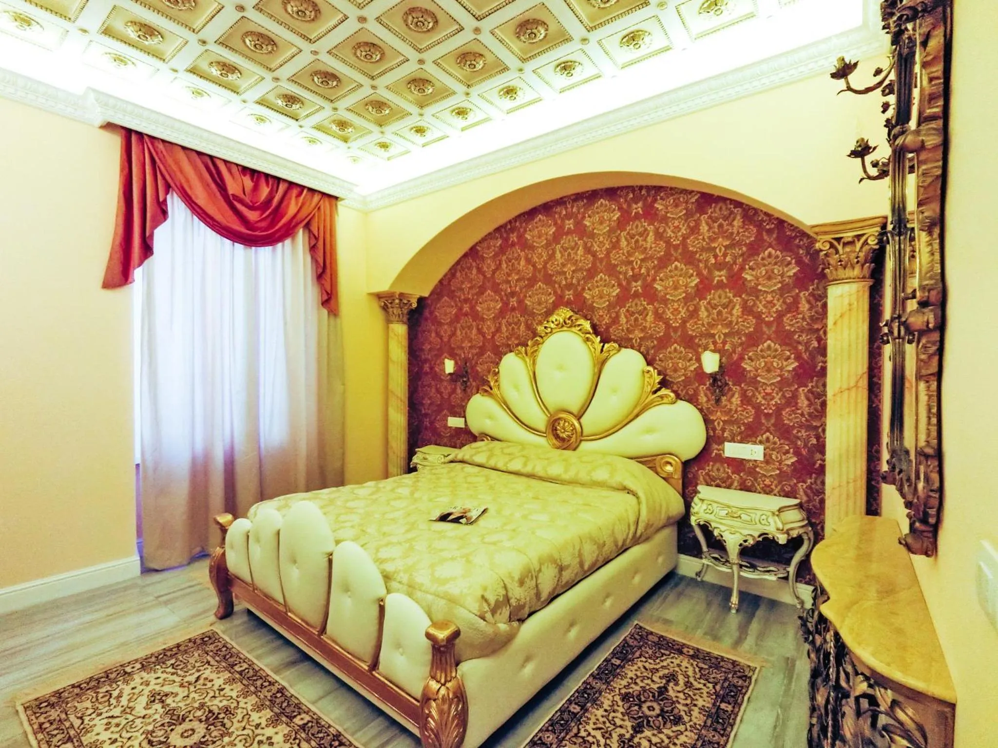 Photo of the whole room, Bed in Impero Vaticano Suites Guest House
