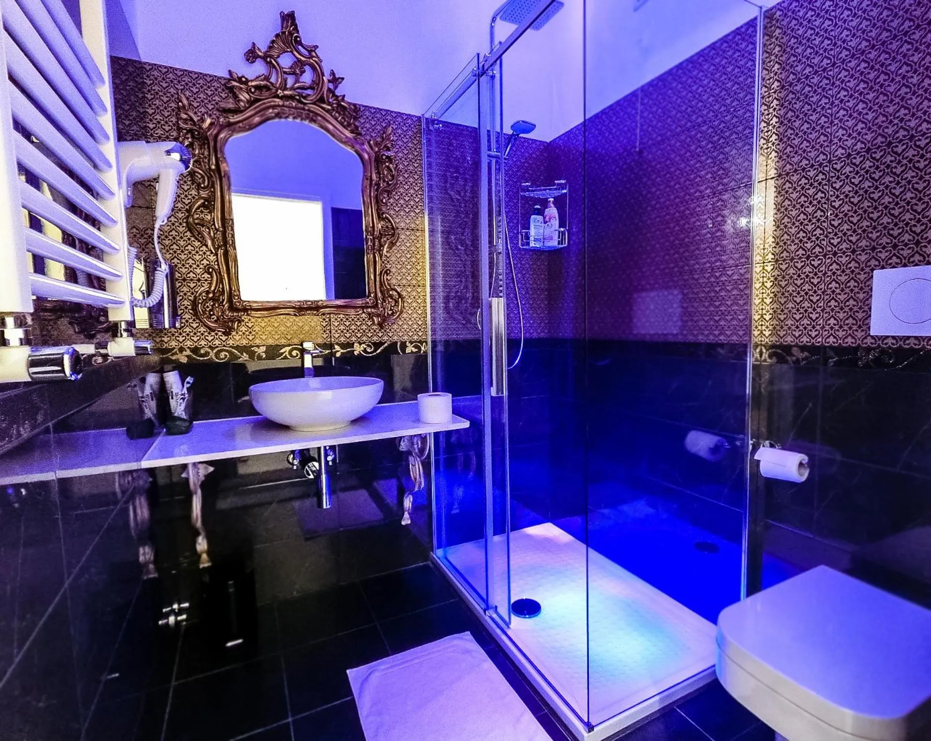 Bathroom in Impero Vaticano Suites Guest House