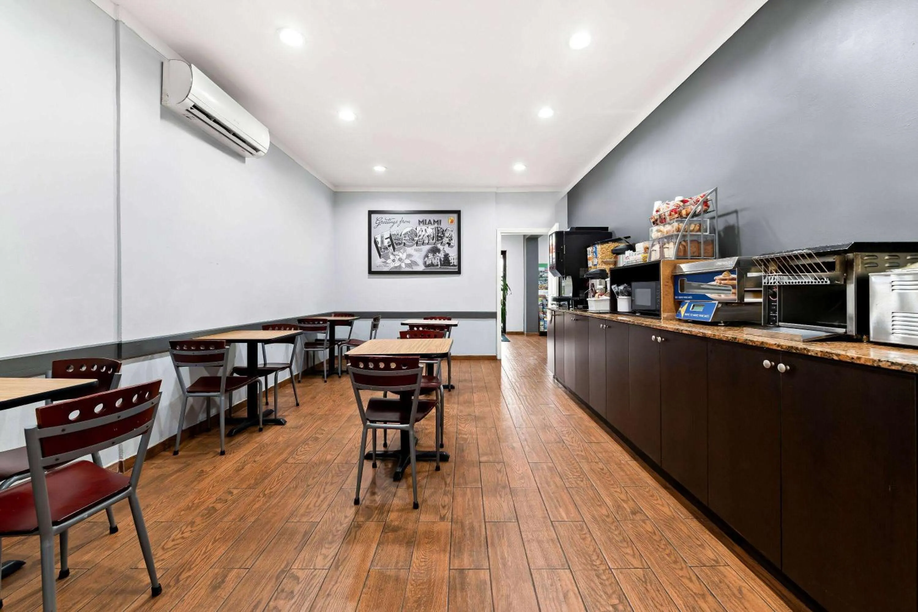 Restaurant/places to eat in Super 8 by Wyndham Florida City/Homestead/Everglades