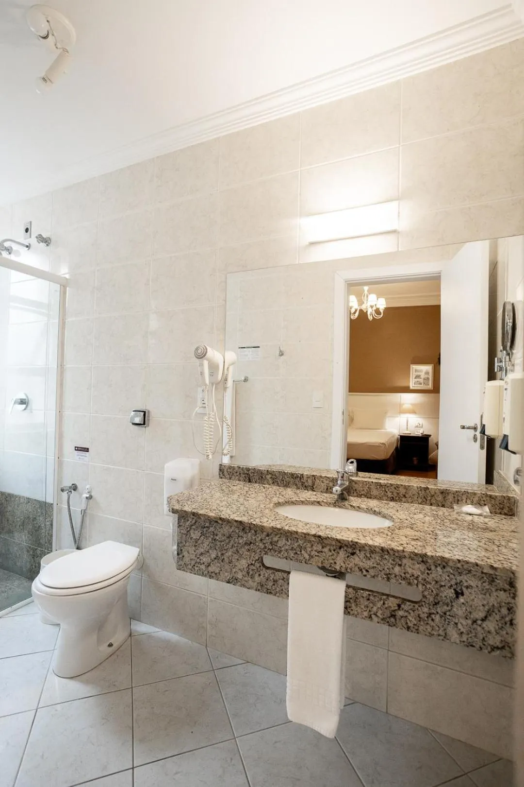 Toilet in Planalto Select Hotel Ponta Grossa