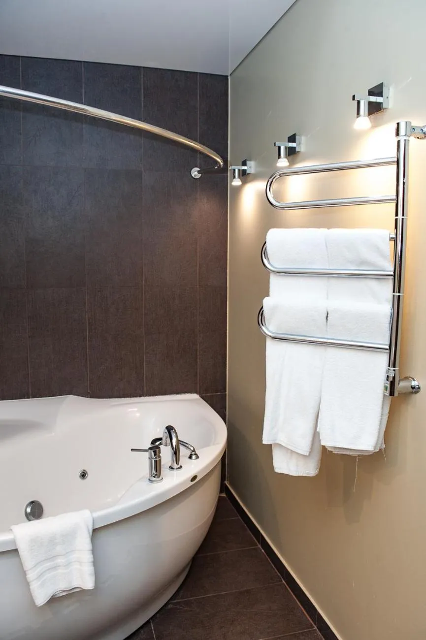 Bathroom in Port Hotel