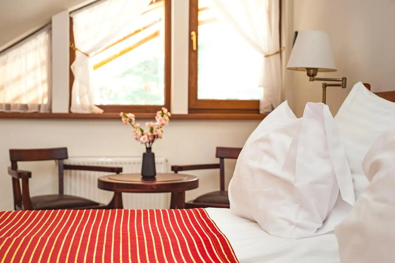 Bedroom, Bed in Port Hotel