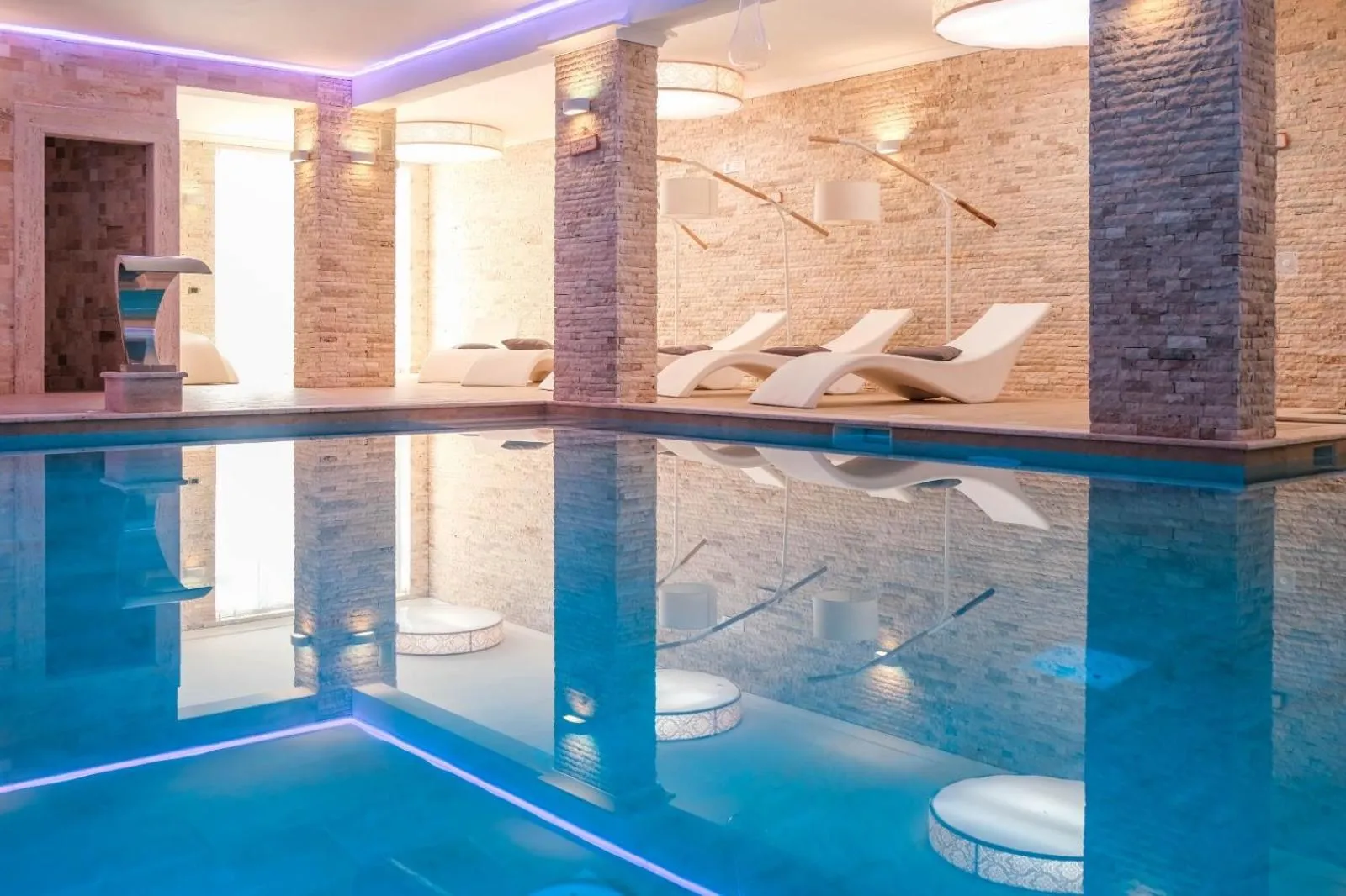 Swimming pool in Anima Antiqua Relais & Spa