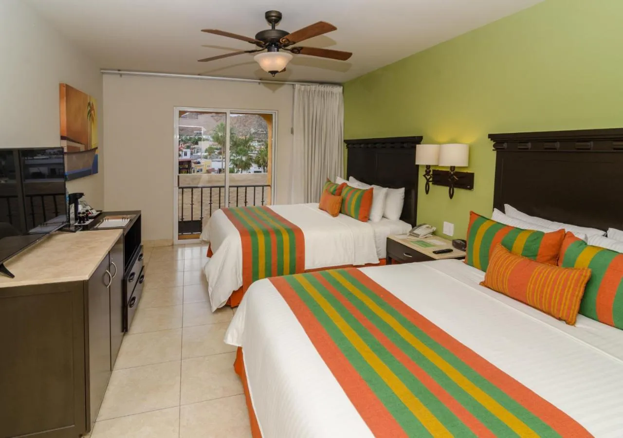 Bed in Hotel Tesoro Los Cabos