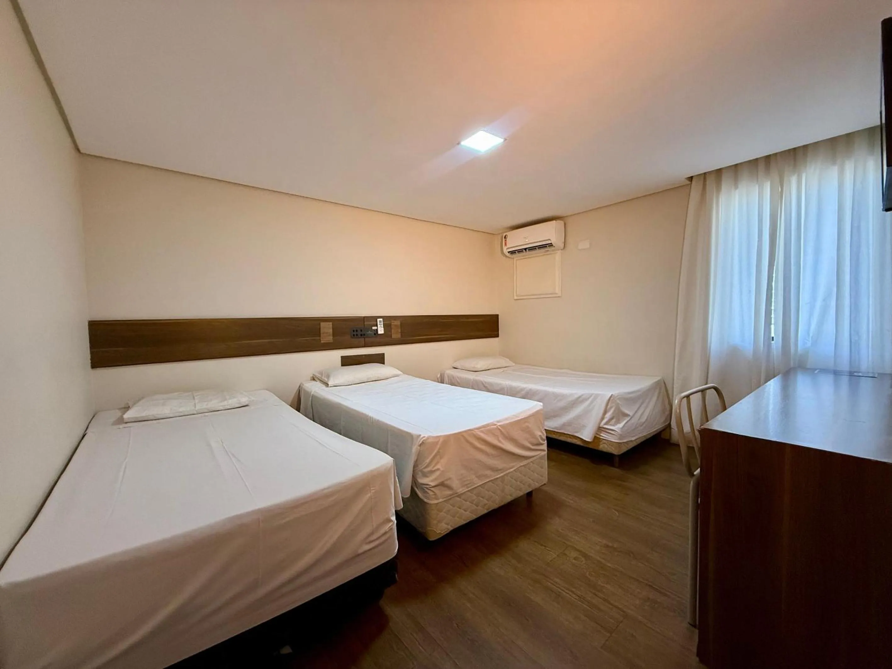 Bedroom, Bed in Granville Hotel