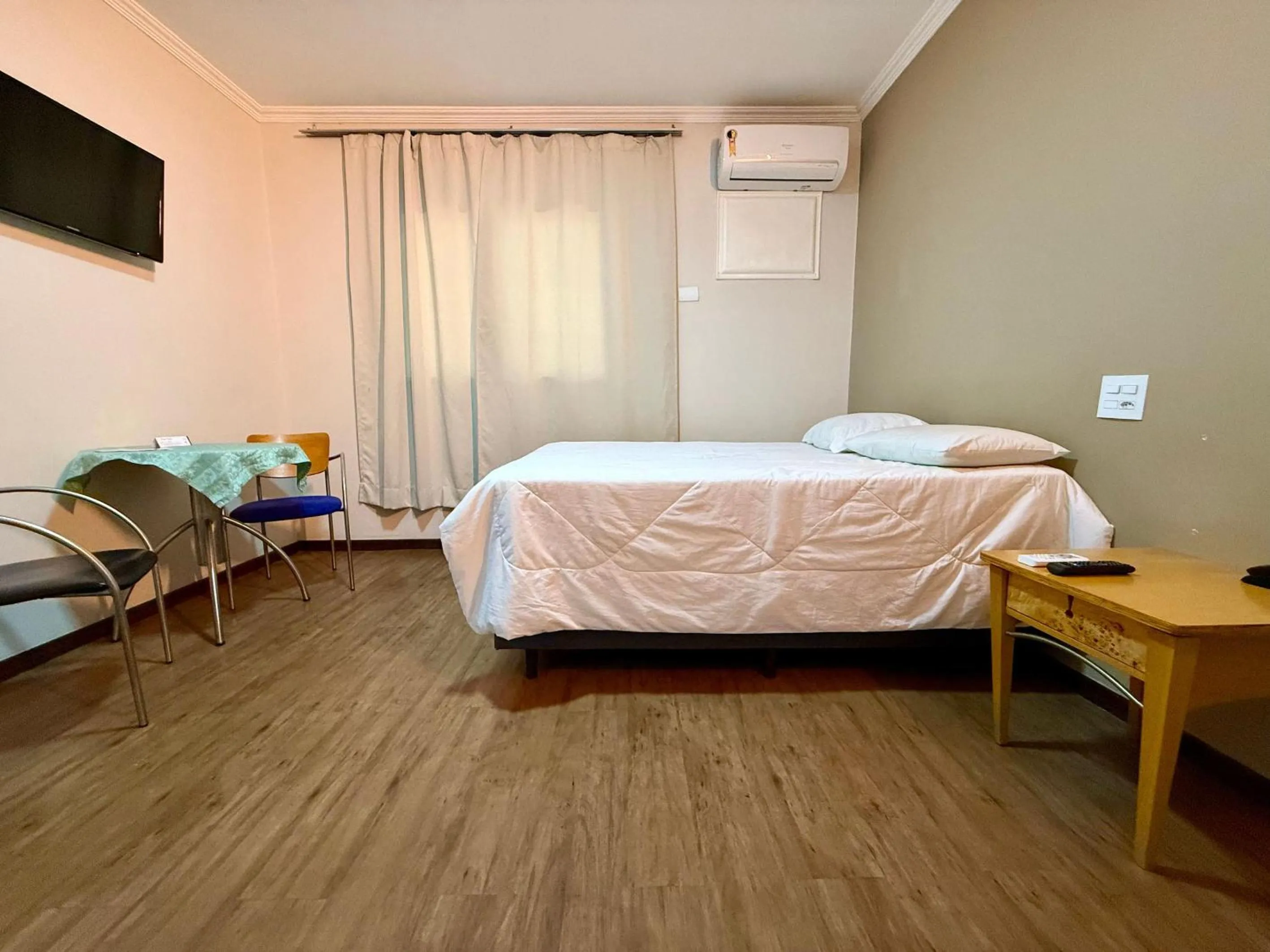 Bedroom, Bed in Granville Hotel