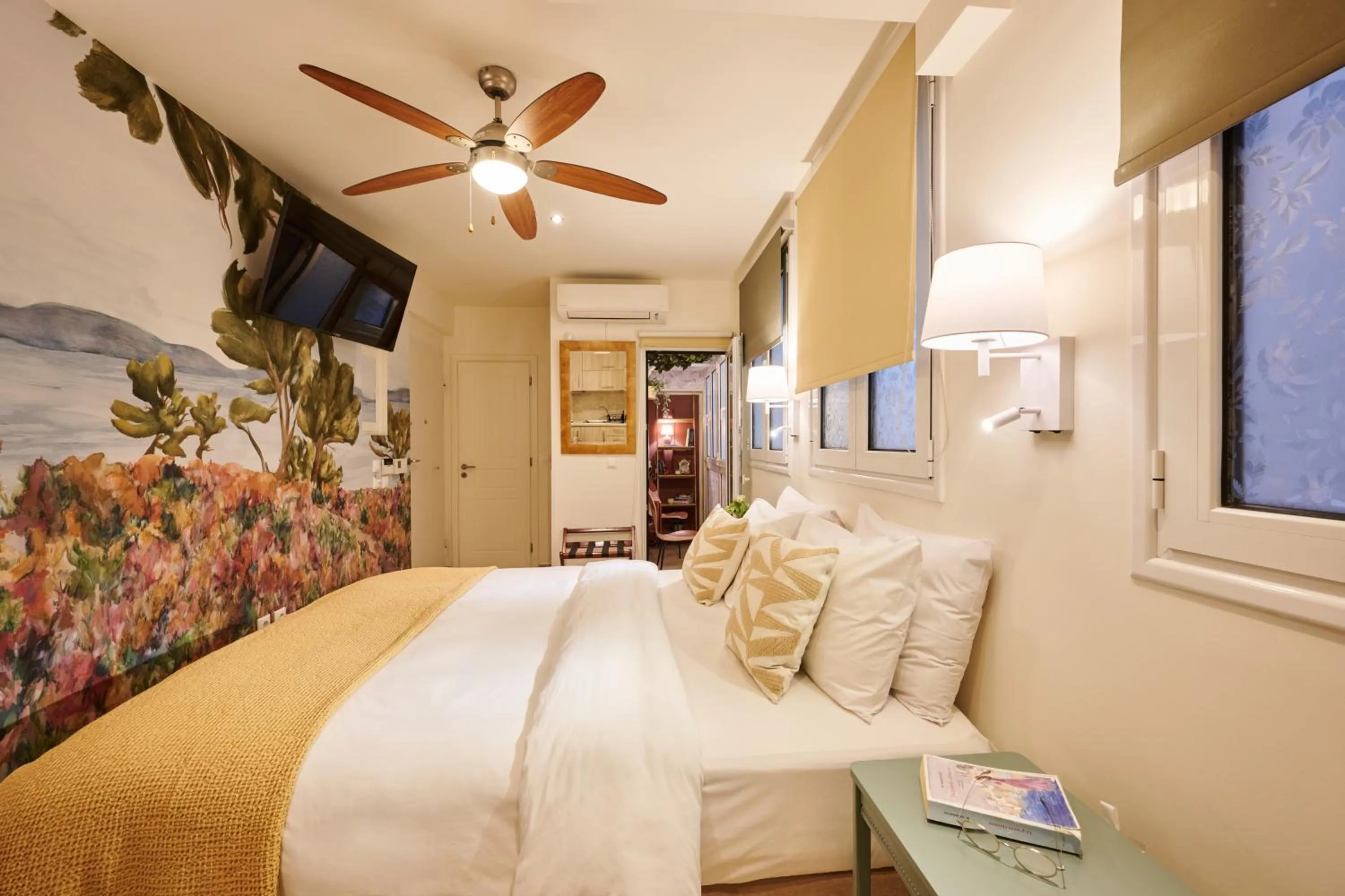 Bed in Rastoni Athens Suites near Acropolis