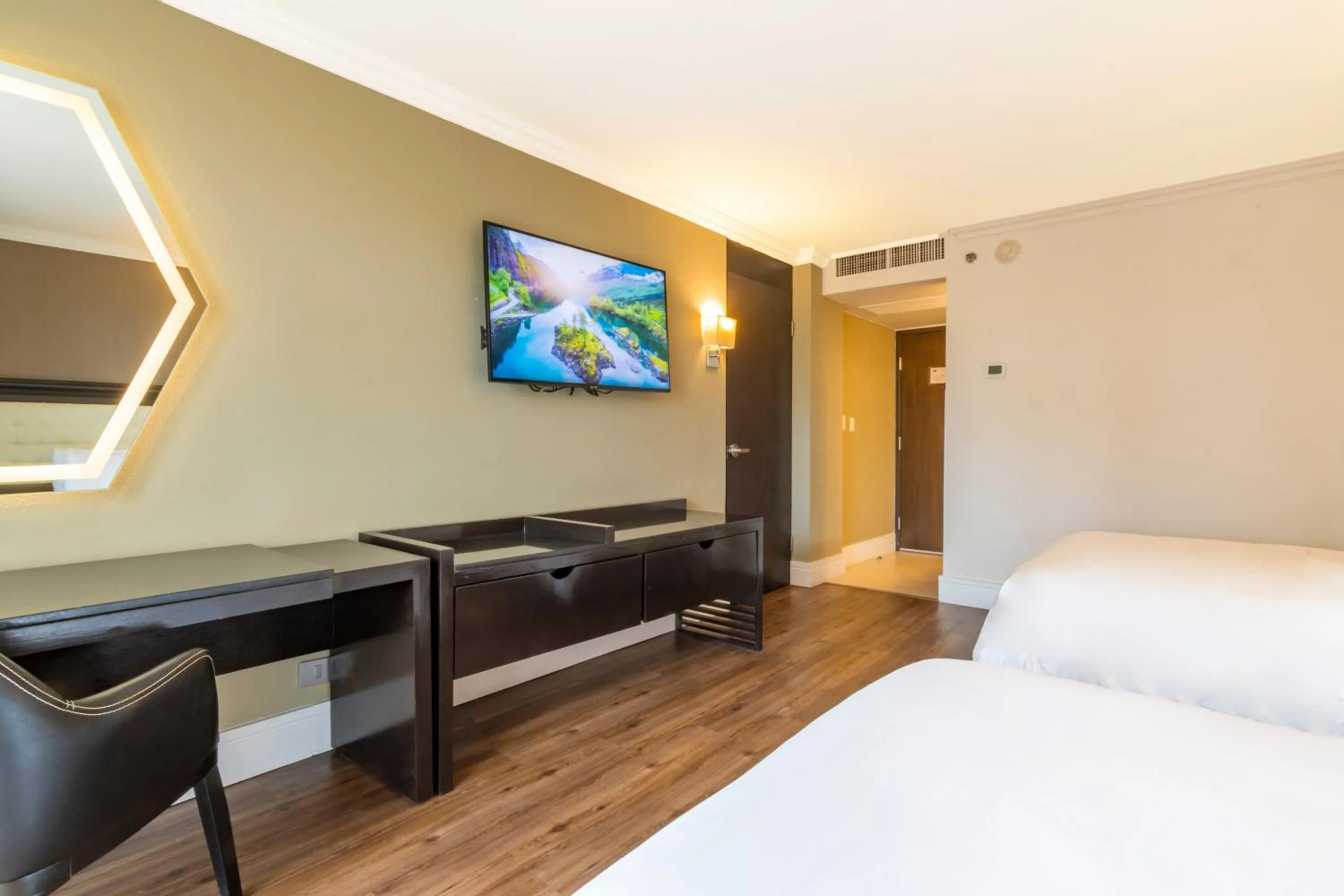 Bed in Hotel Lucerna Tijuana