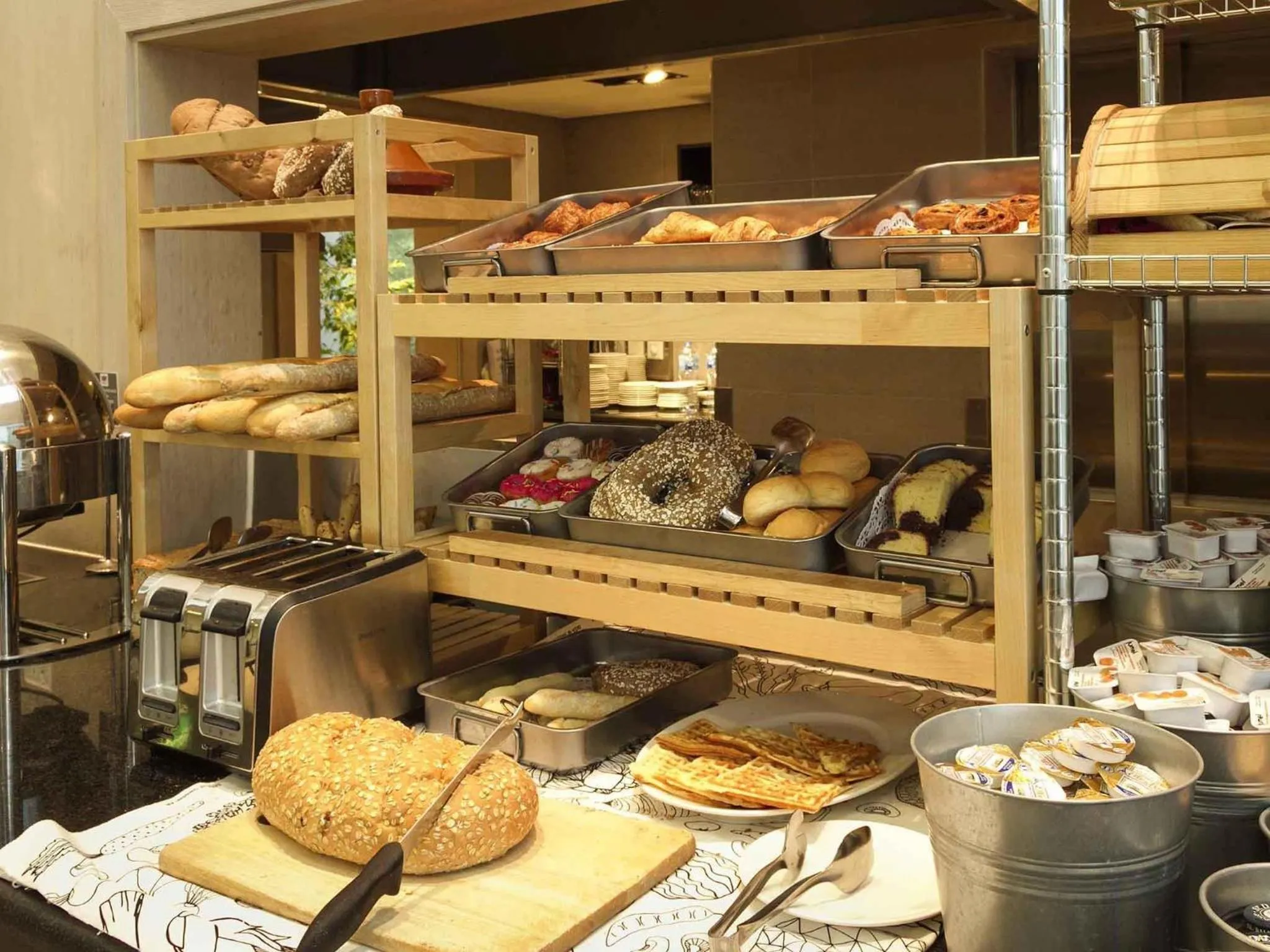 Restaurant/places to eat in ibis Sharq