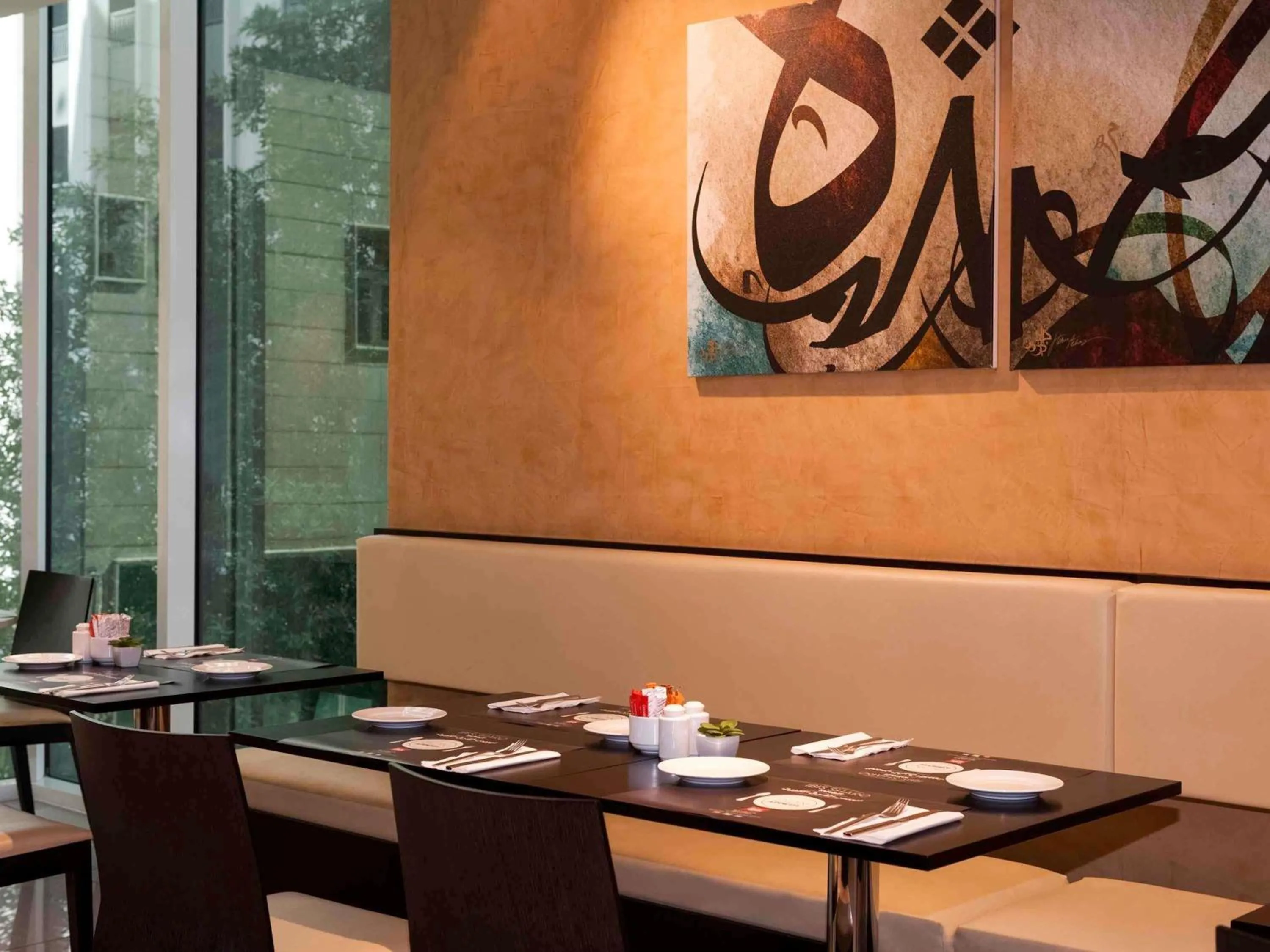 Restaurant/places to eat in ibis Sharq