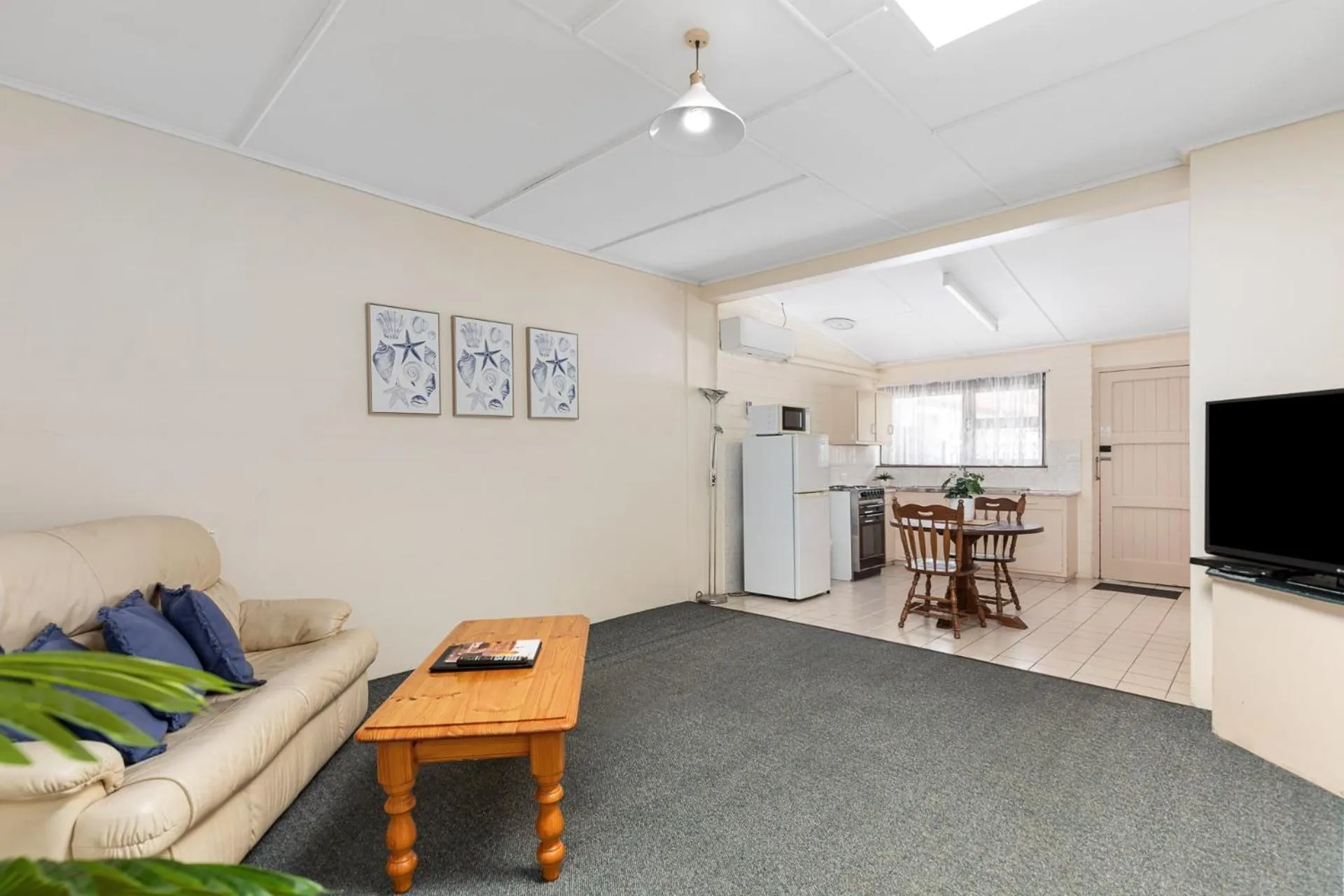 Bedroom in Robe Central Motel