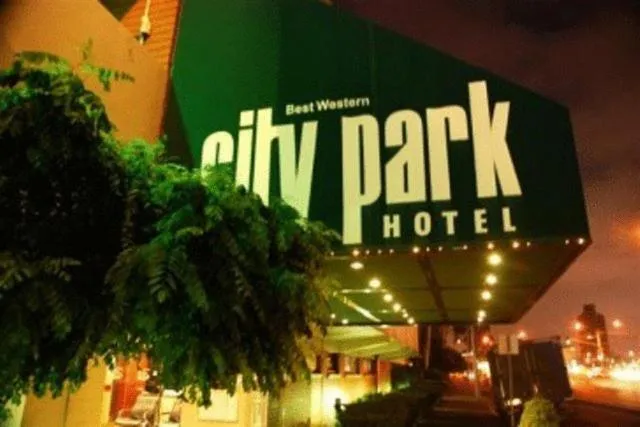 Facade/entrance in City Park Hotel