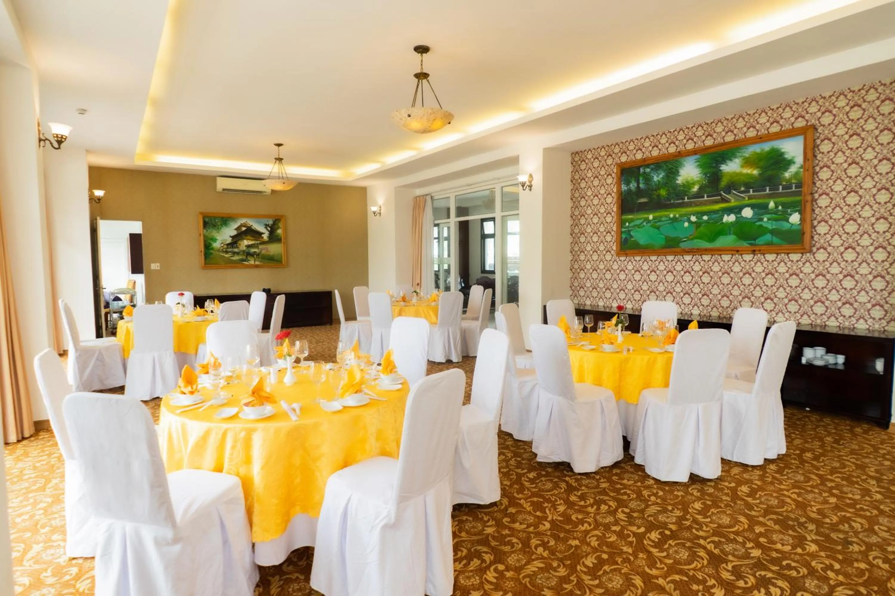 Restaurant/places to eat in Century Riverside Hotel Hue