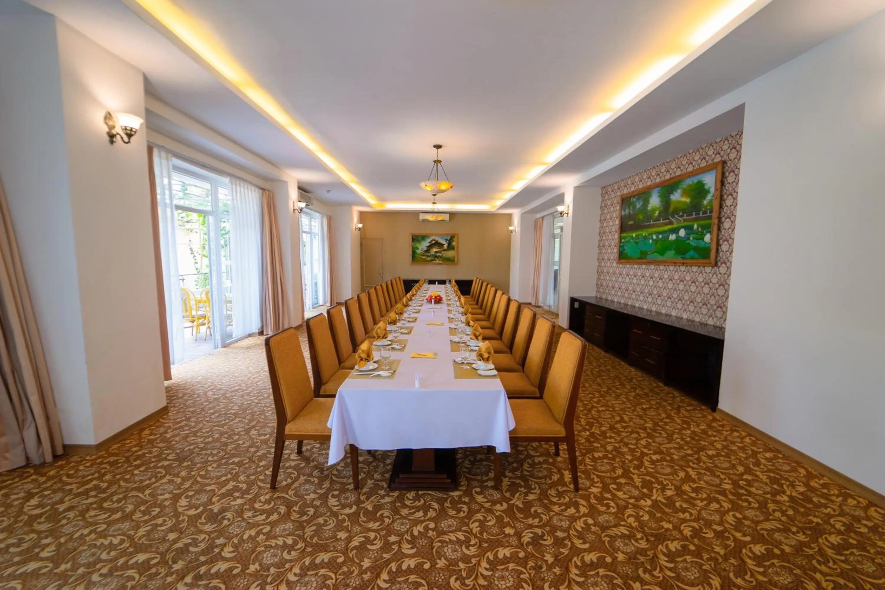 Restaurant/places to eat in Century Riverside Hotel Hue