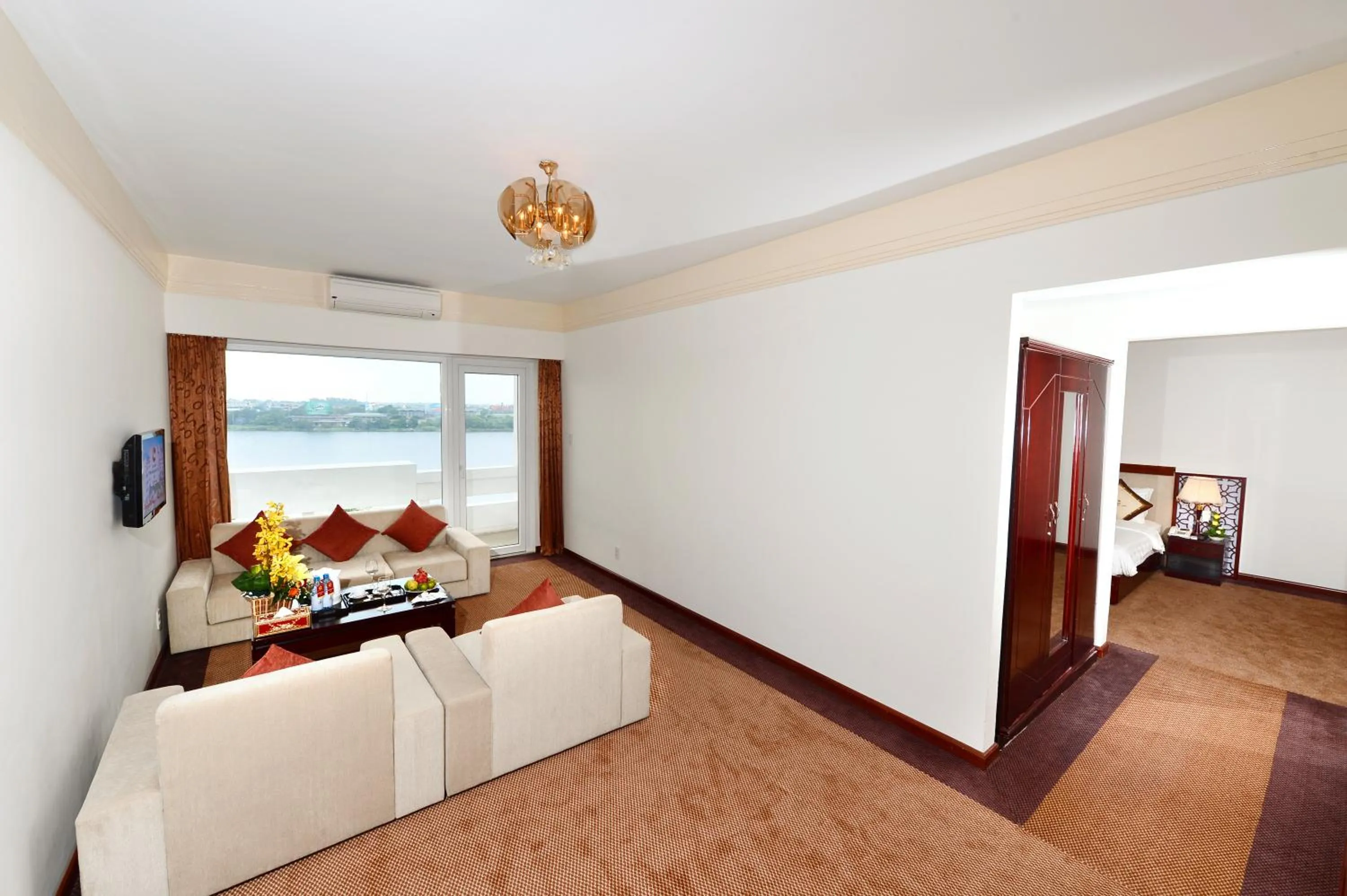 Bed in Century Riverside Hotel Hue