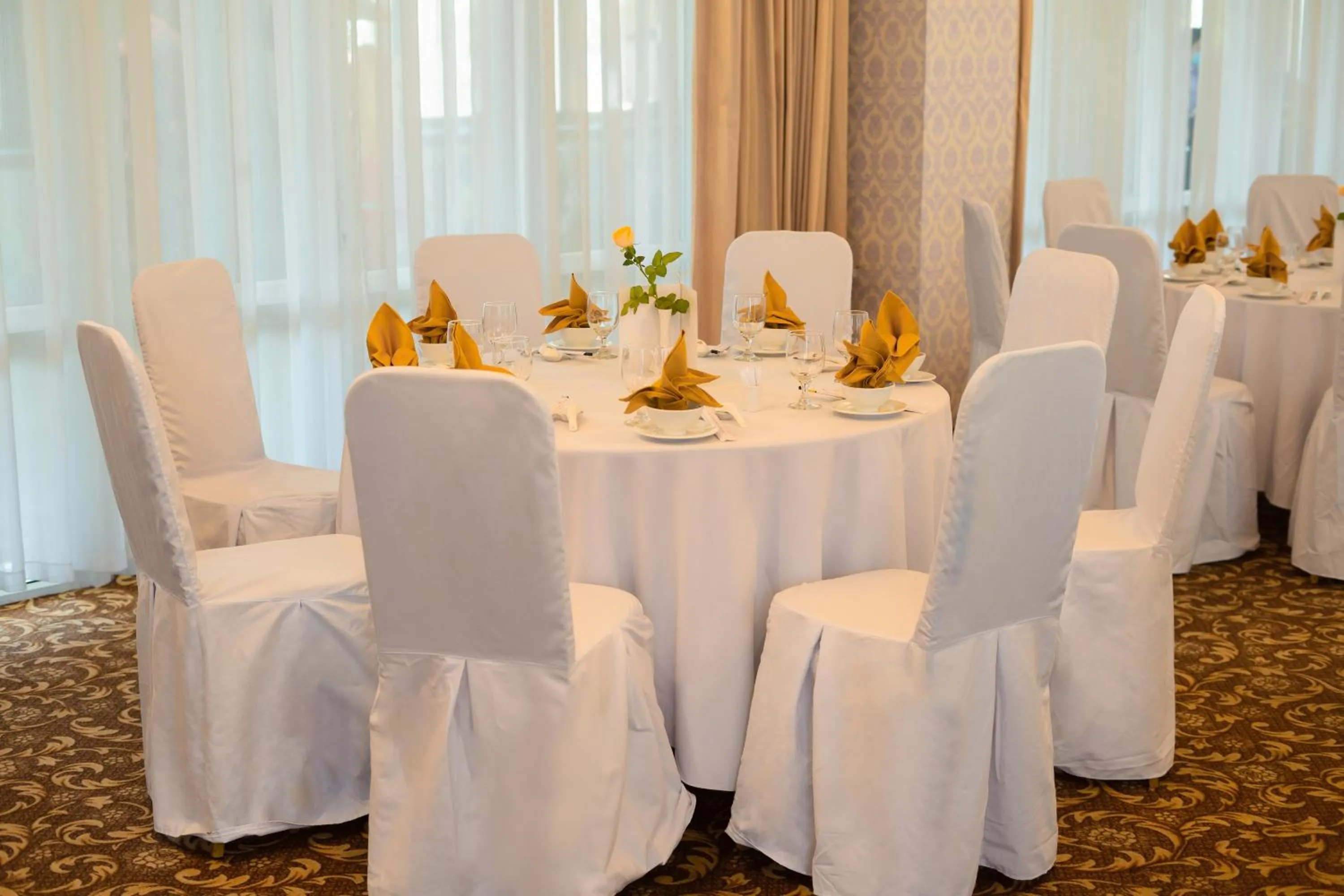 Restaurant/places to eat in Century Riverside Hotel Hue