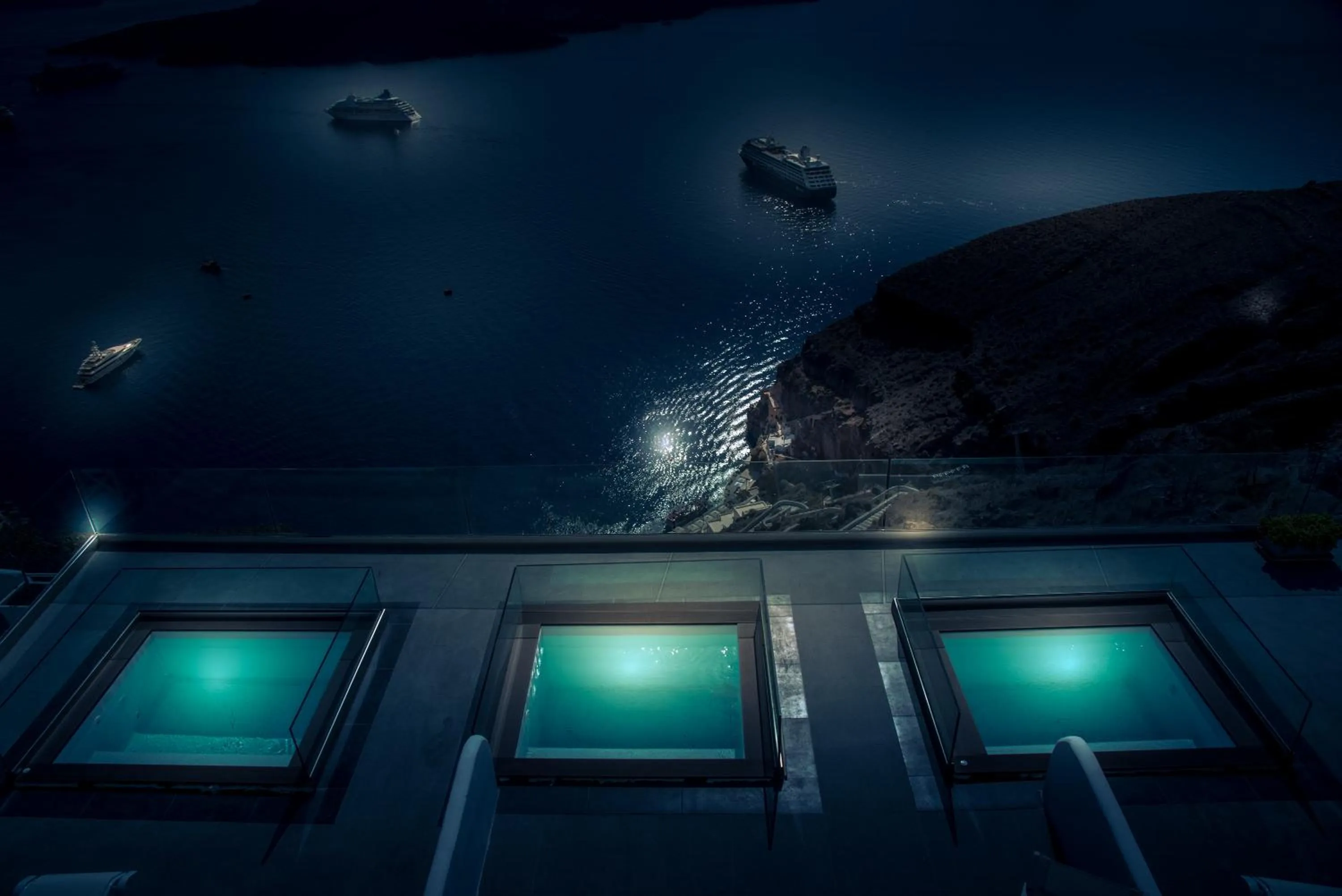 Swimming pool in Kratiras View Luxury Suites