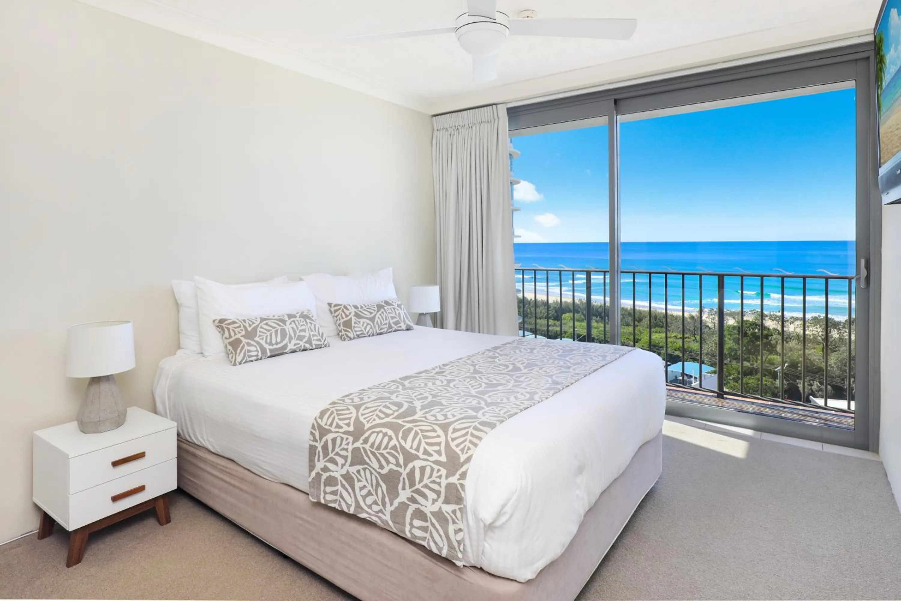 Bedroom, Bed in Majorca Isle Beachside Resort