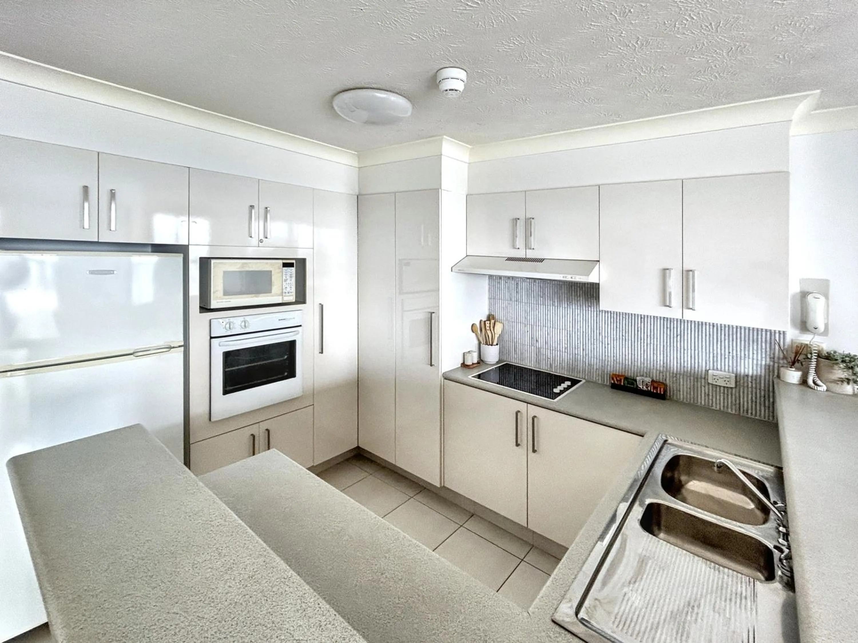 Kitchen or kitchenette in Majorca Isle Beachside Resort