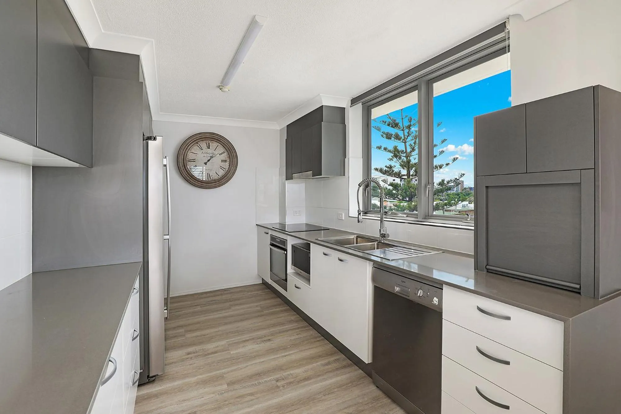 Kitchen or kitchenette in Majorca Isle Beachside Resort