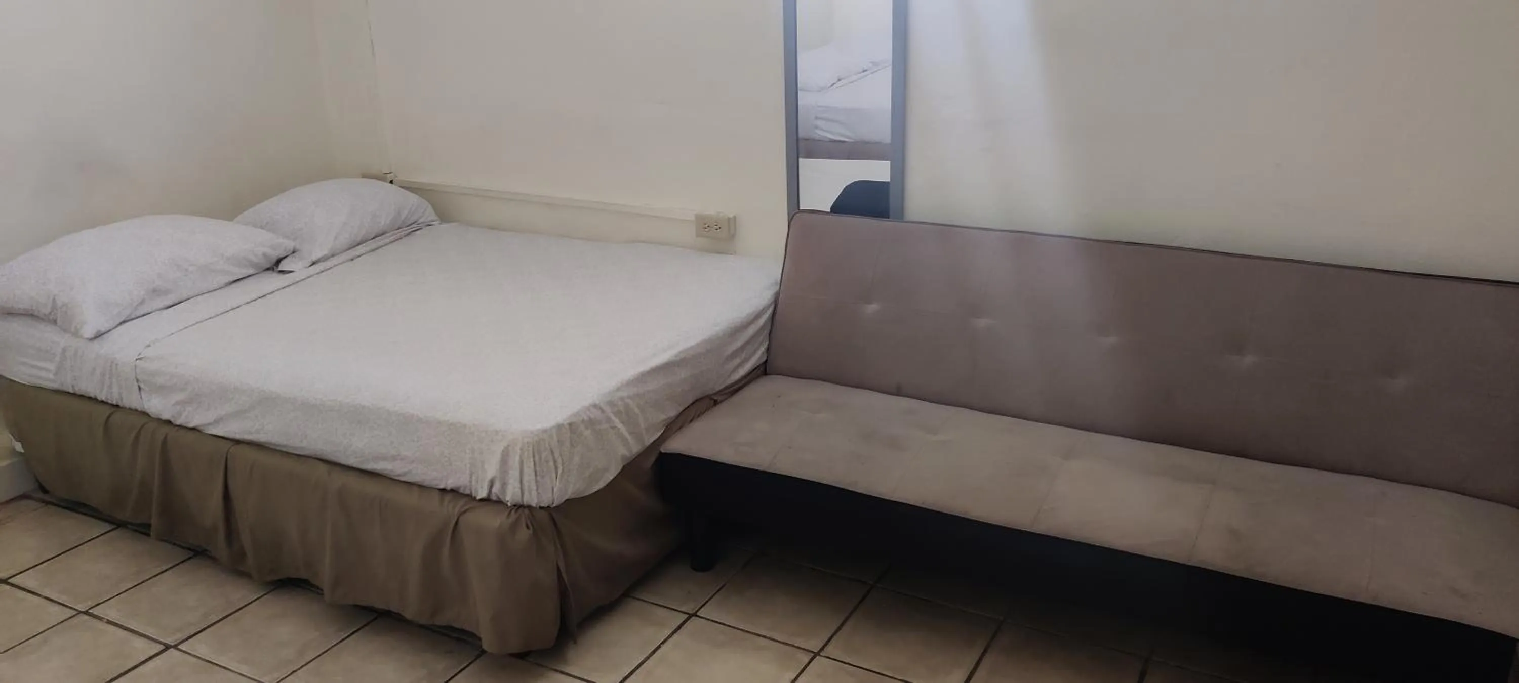 Bedroom, Bed in Woodbrook on the Avenue