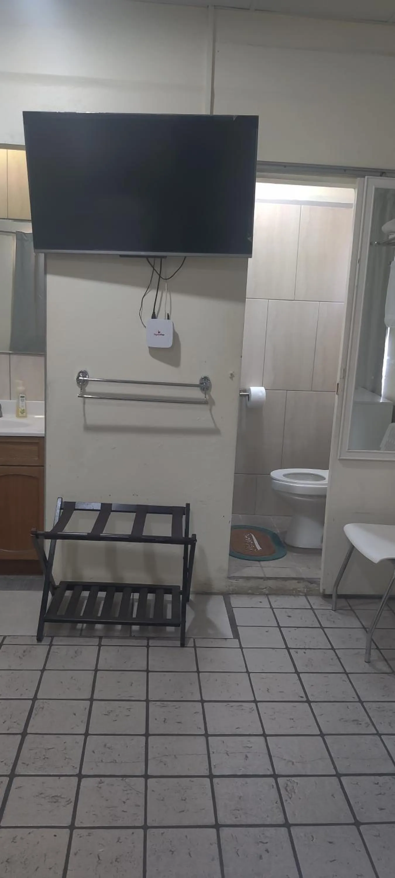 Toilet in Woodbrook on the Avenue