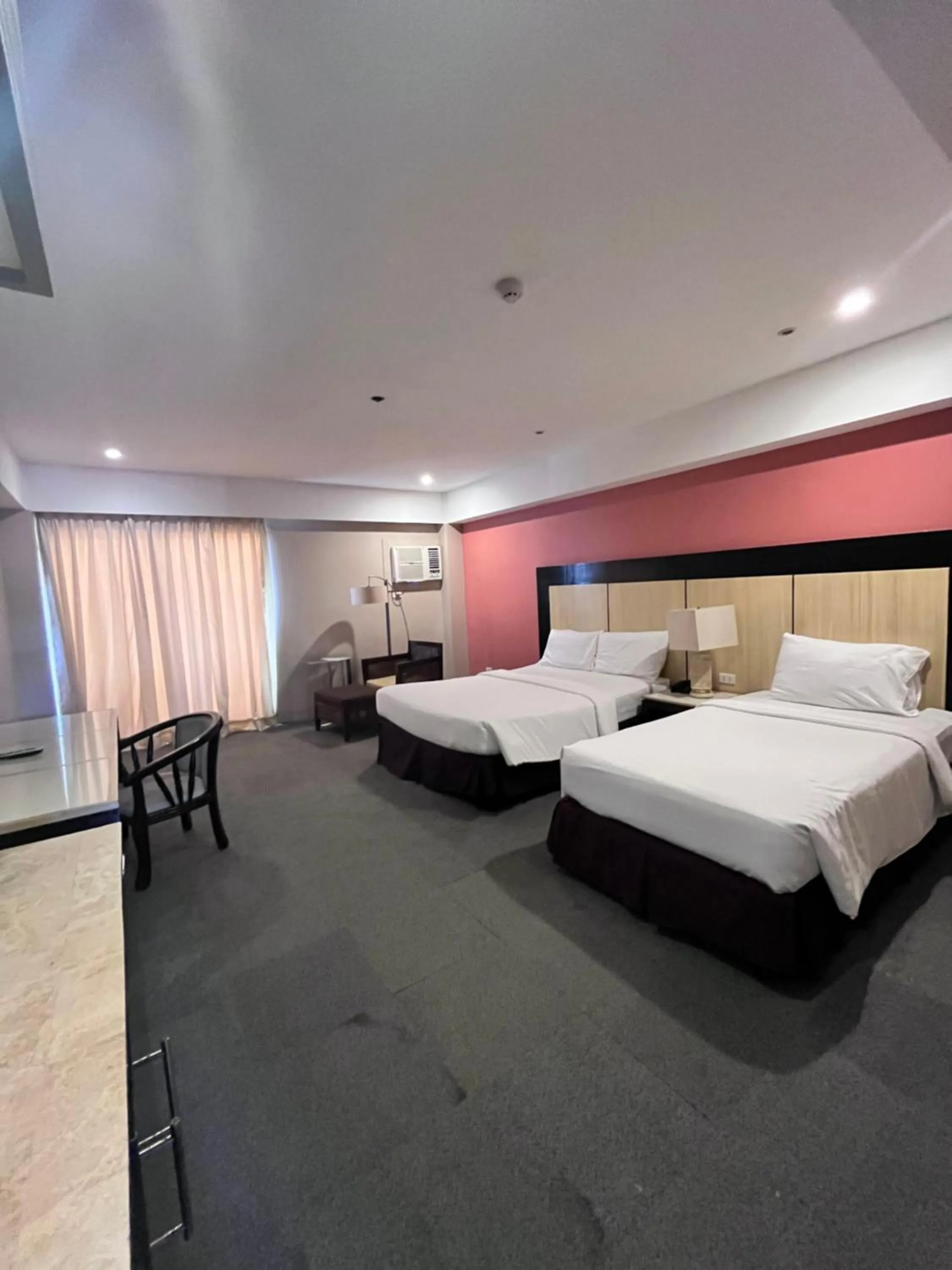 Bed in Cebu Grand Hotel