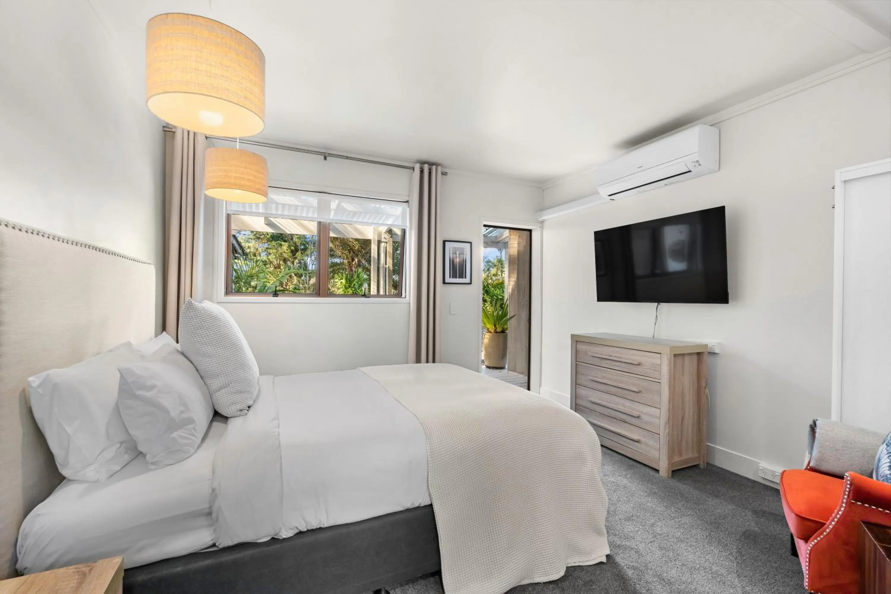 Photo of the whole room, Bed in Stay Kerikeri