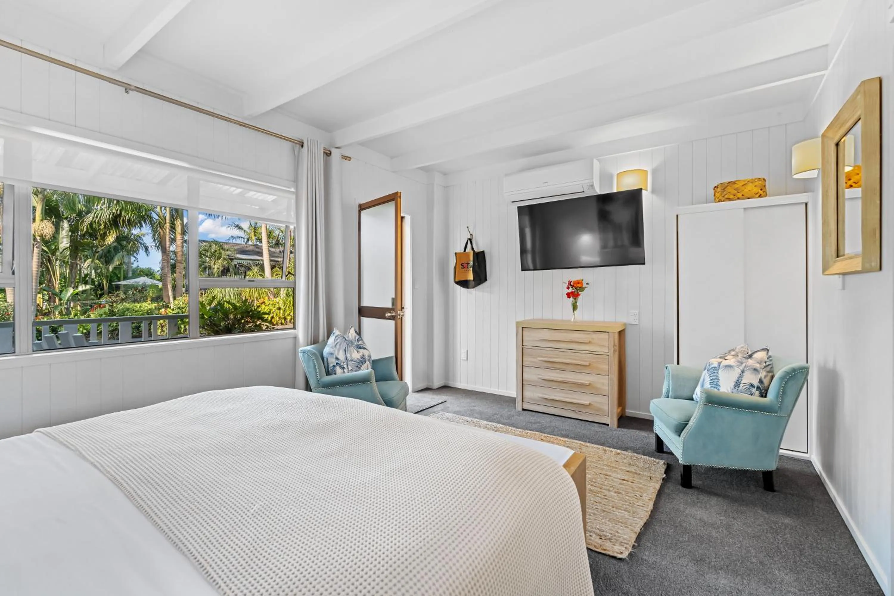 Photo of the whole room, Bed in Stay Kerikeri