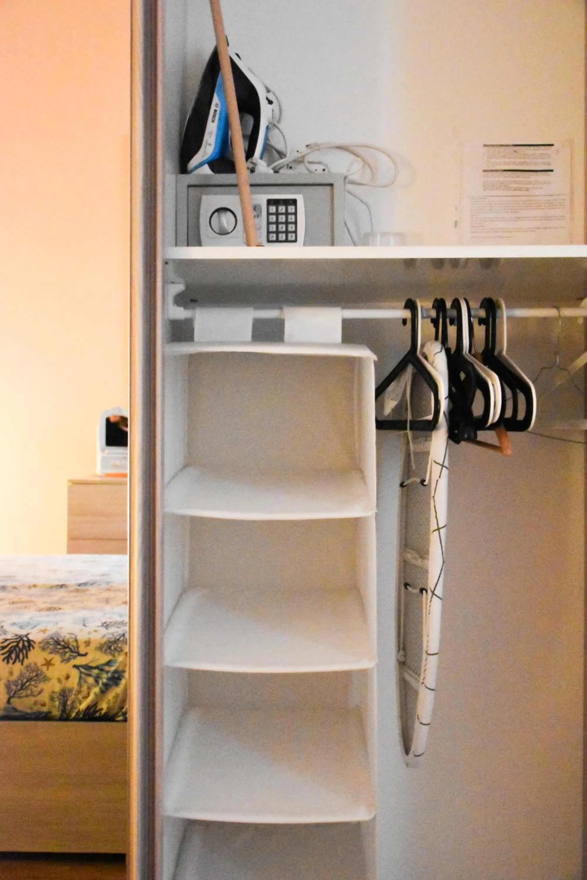 wardrobe in Bed And Salerno - Largo Campo - Appartamento