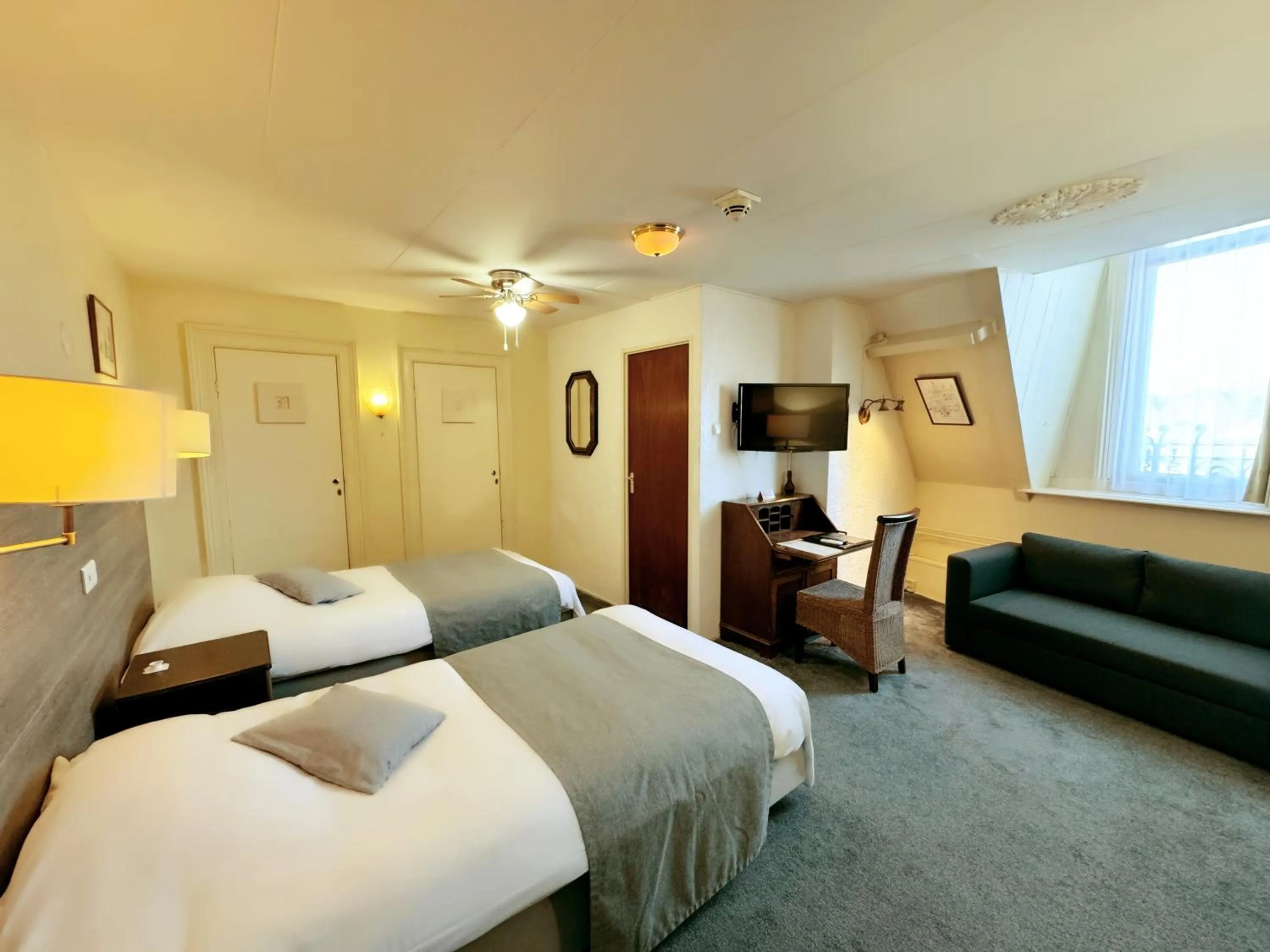 Bedroom, Bed in Hotel Dordrecht