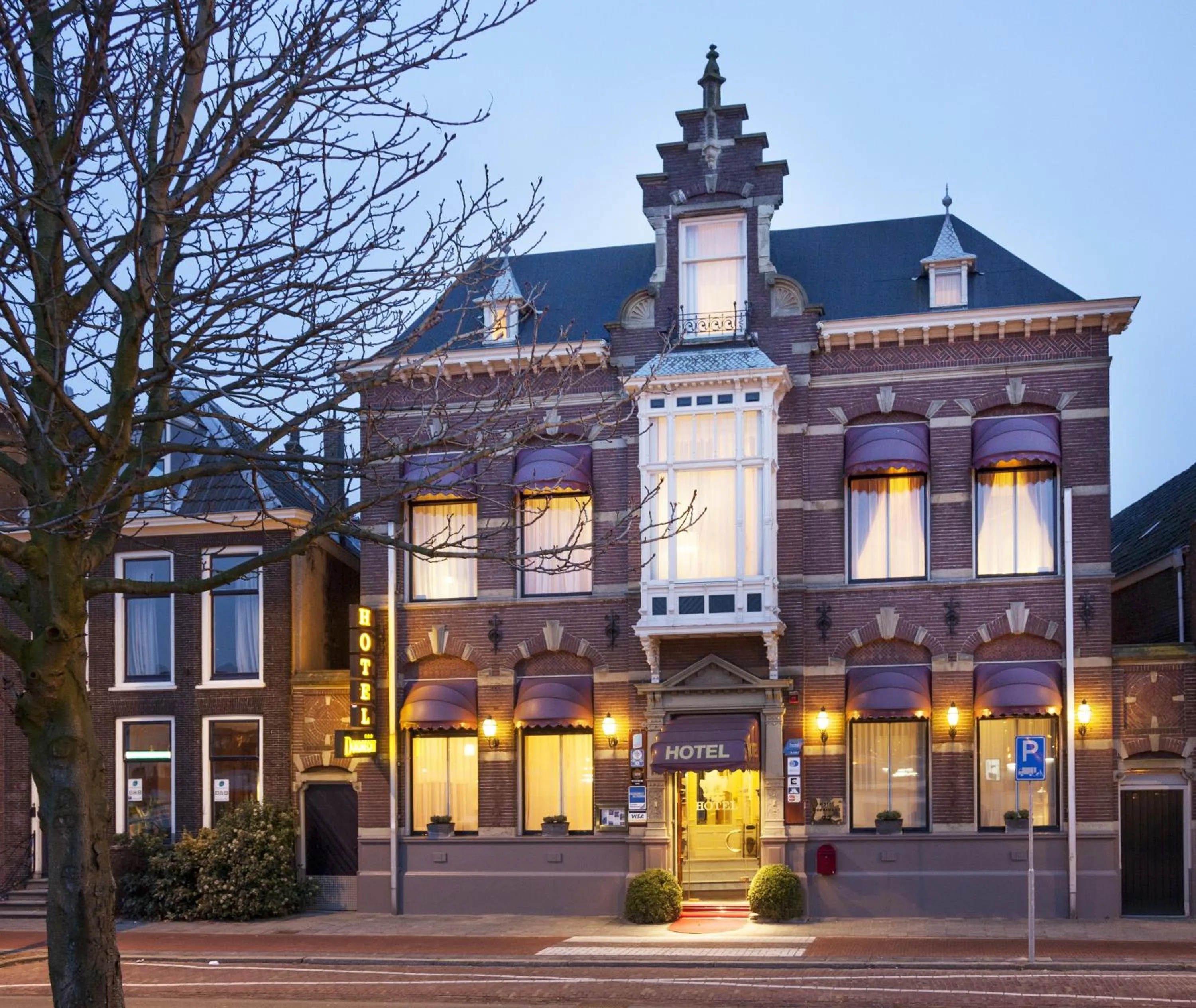 Facade/entrance in Hotel Dordrecht