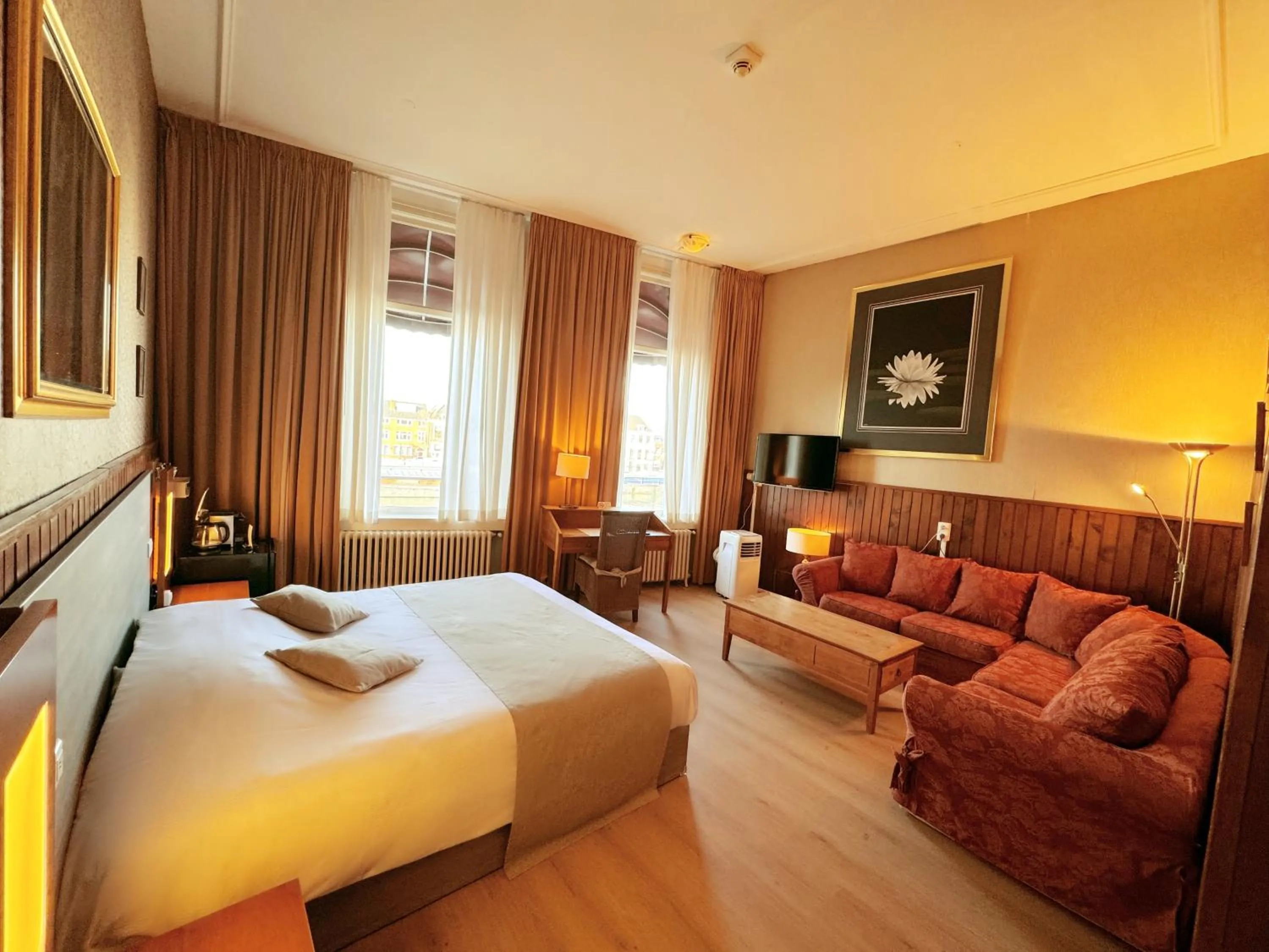 Bedroom, Bed in Hotel Dordrecht