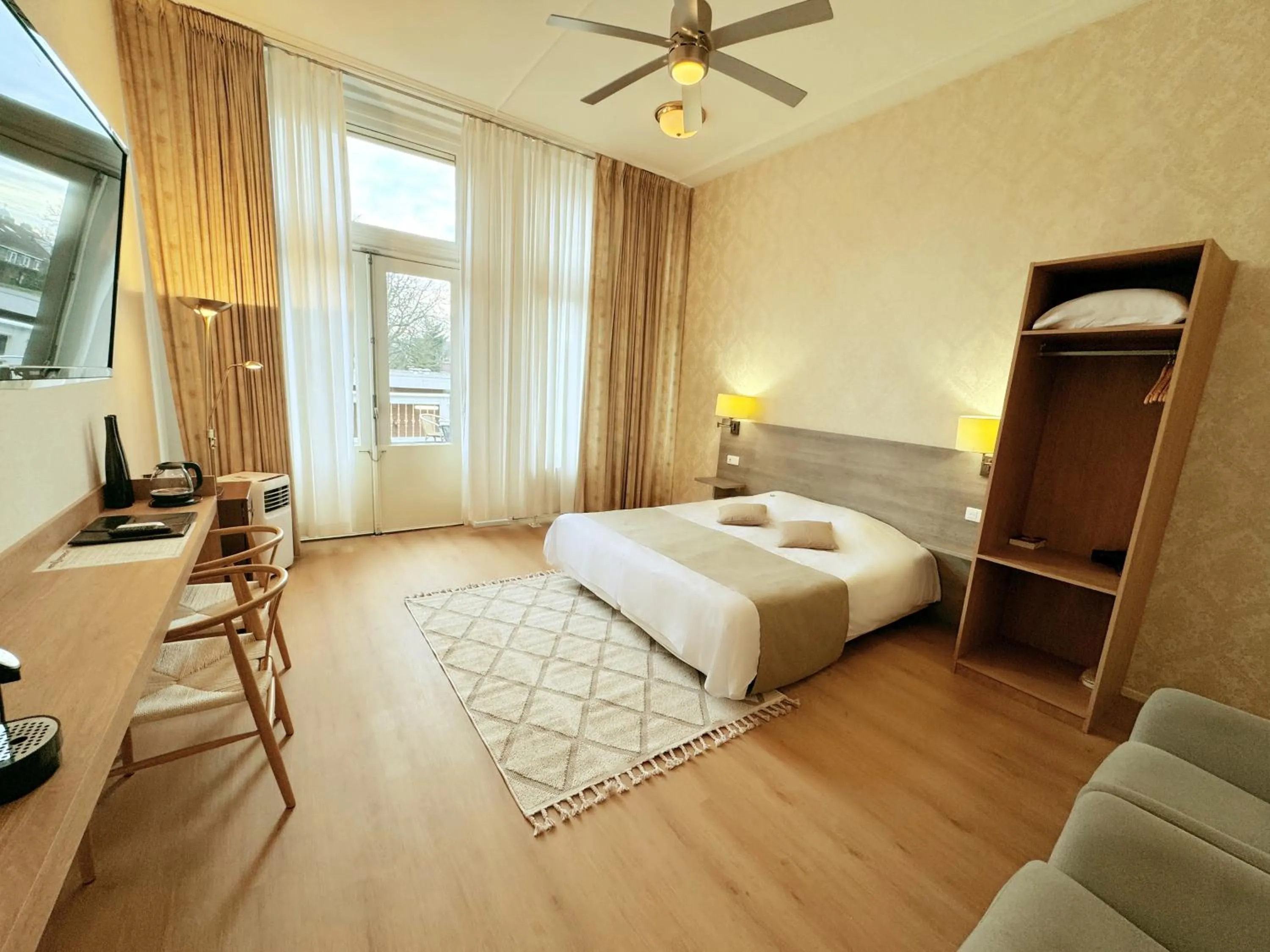 Bedroom, Bed in Hotel Dordrecht