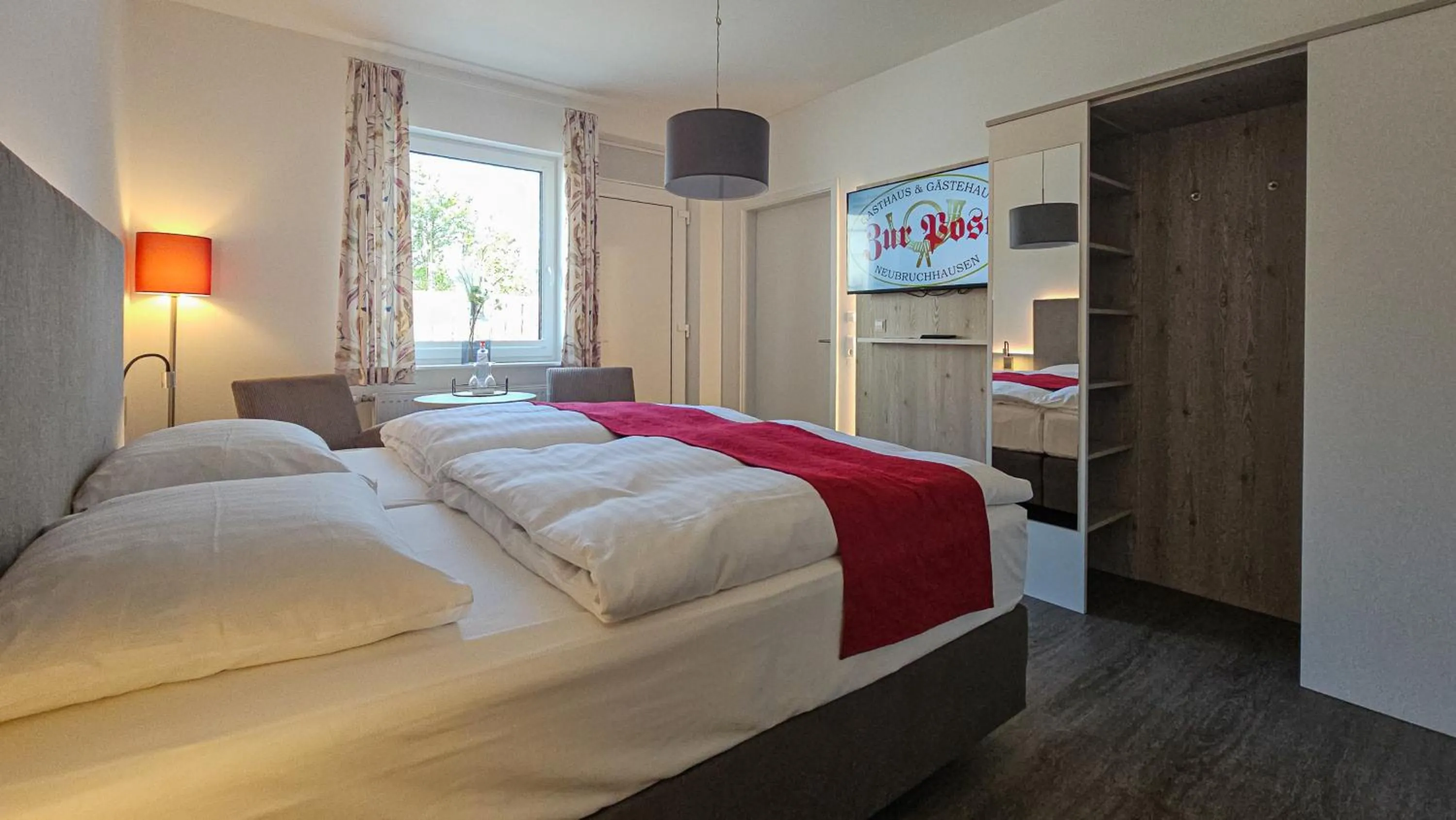 Bed in Hotel Zur Post