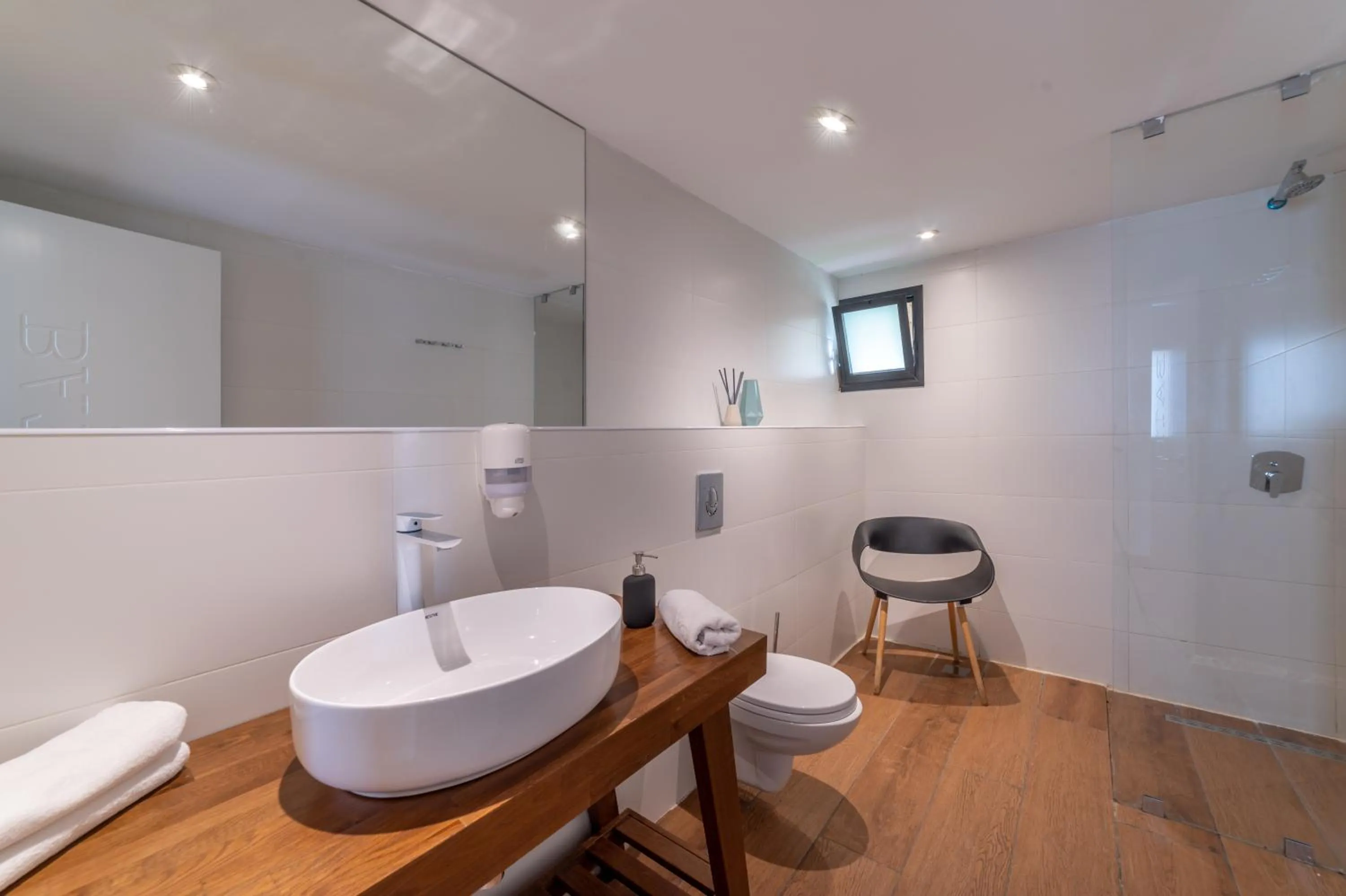 Bathroom in Erettz Dafna Travel Hotel