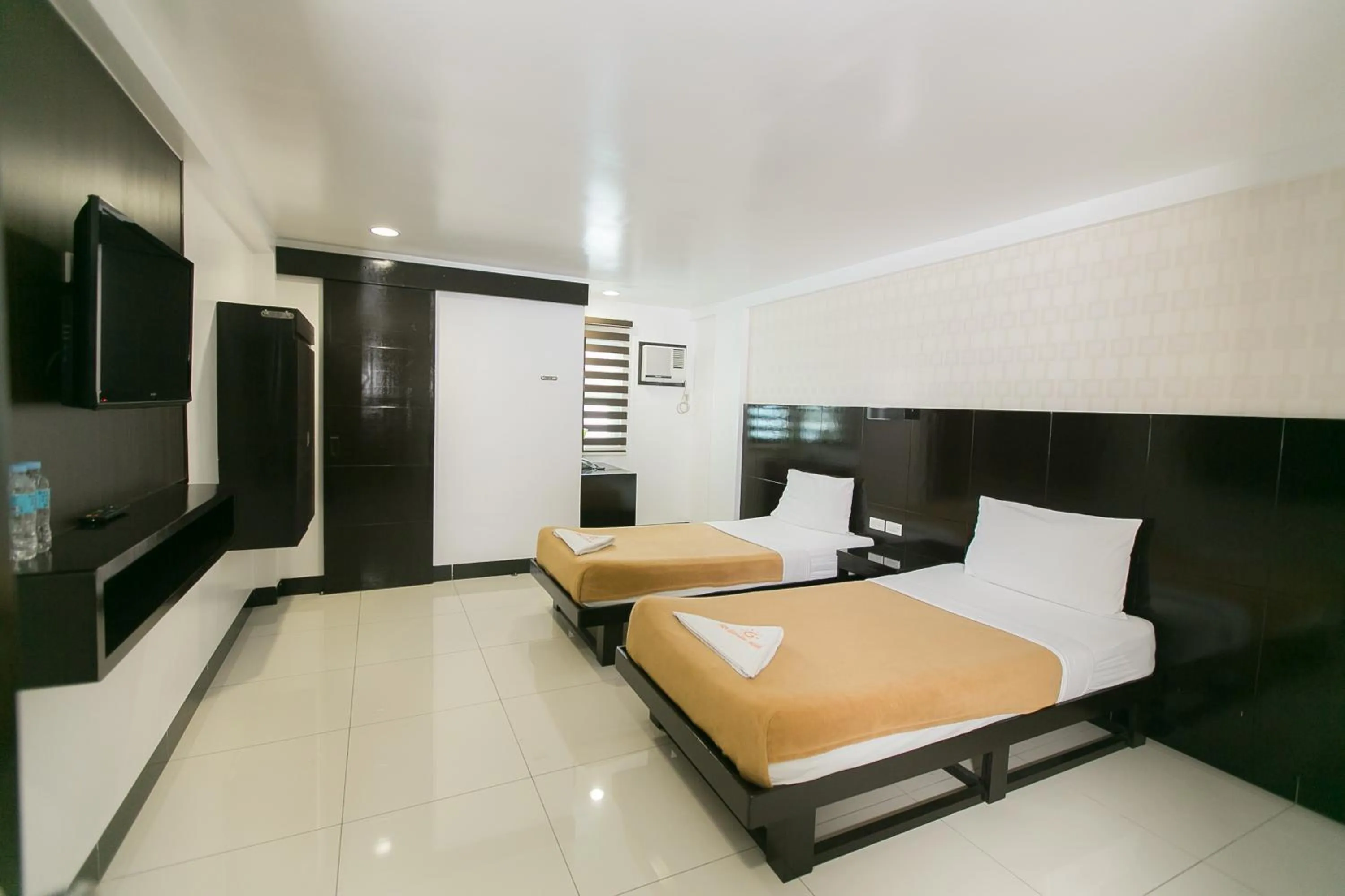 Bedroom, Bed in Sun Garden Hotel Tarlac