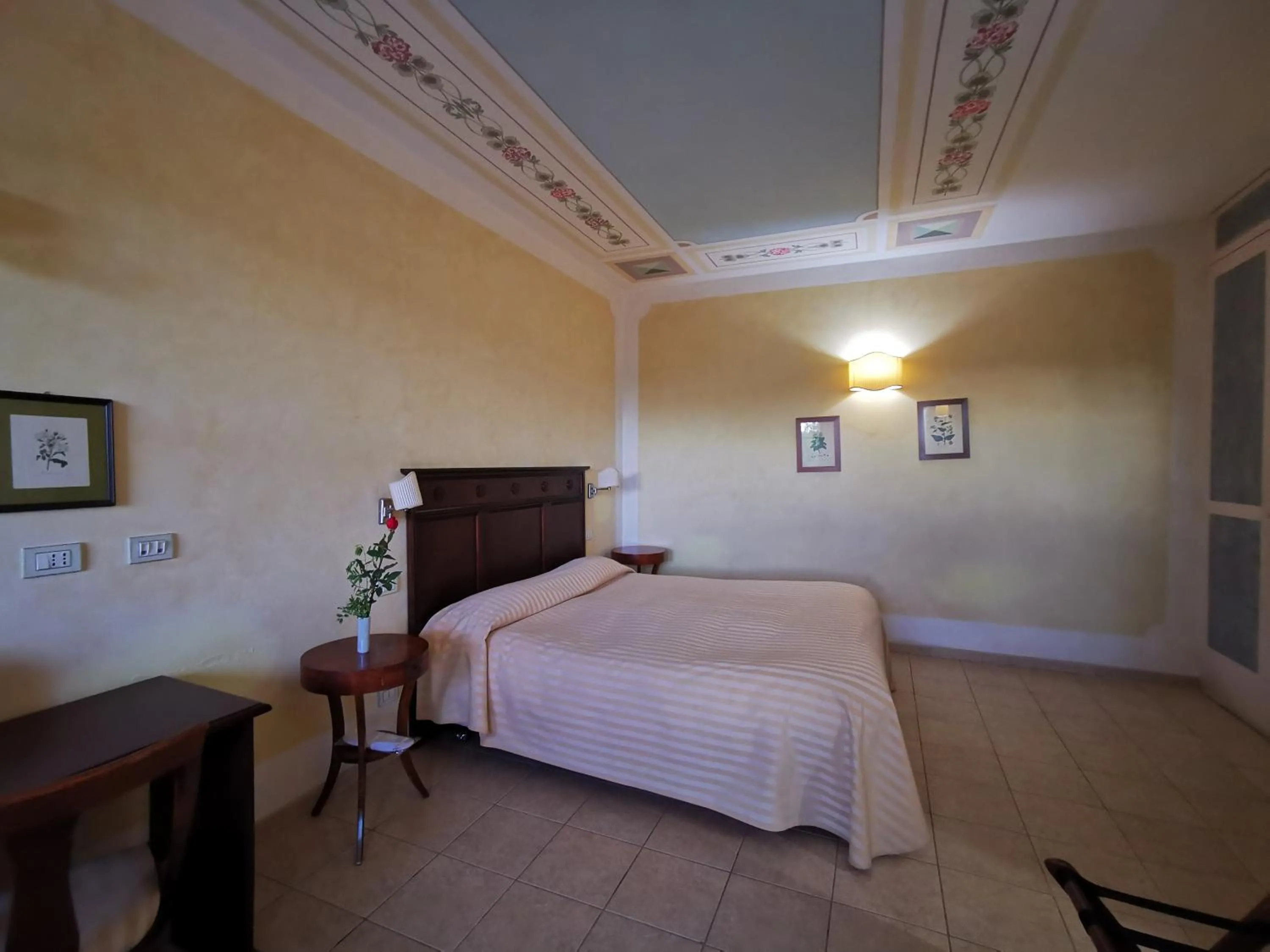Photo of the whole room, Bed in Il Melograno Country House