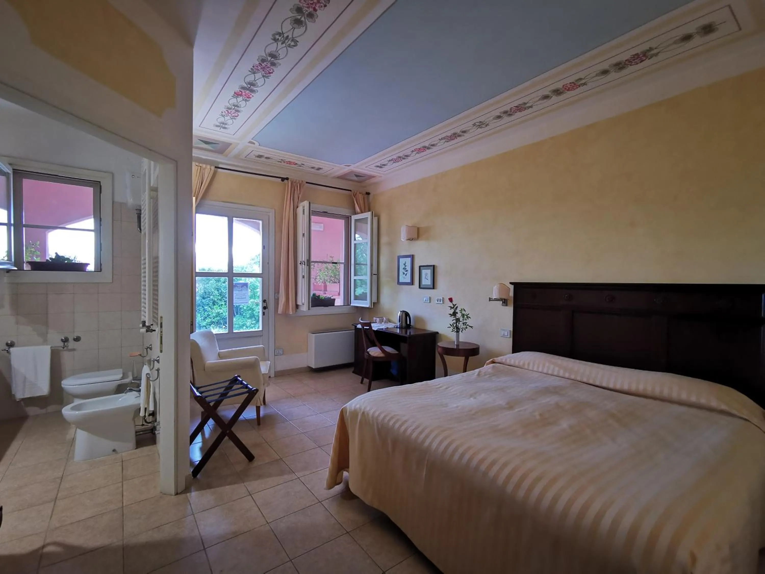 Photo of the whole room, Bed in Il Melograno Country House
