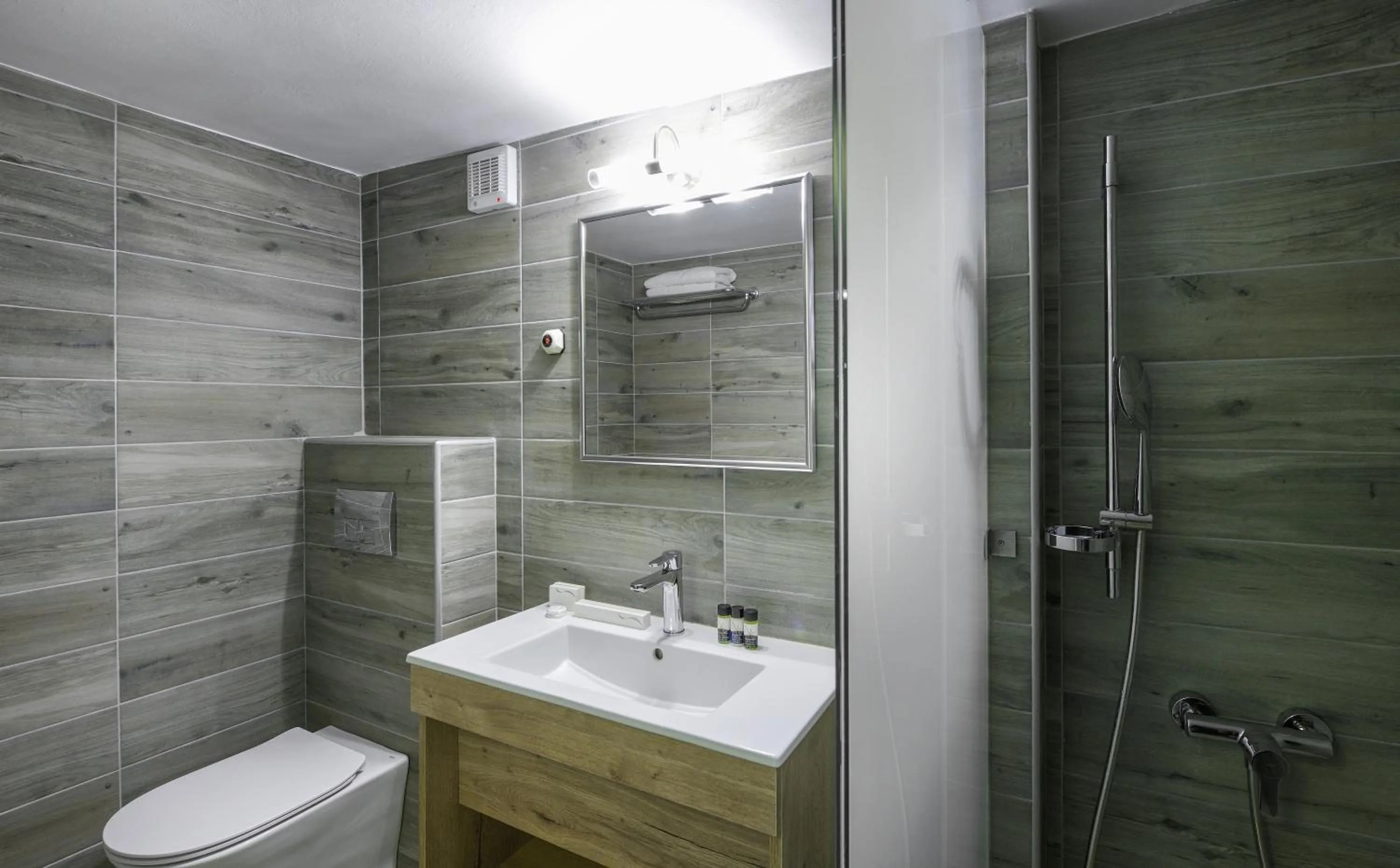 Shower in Mendi Hotel