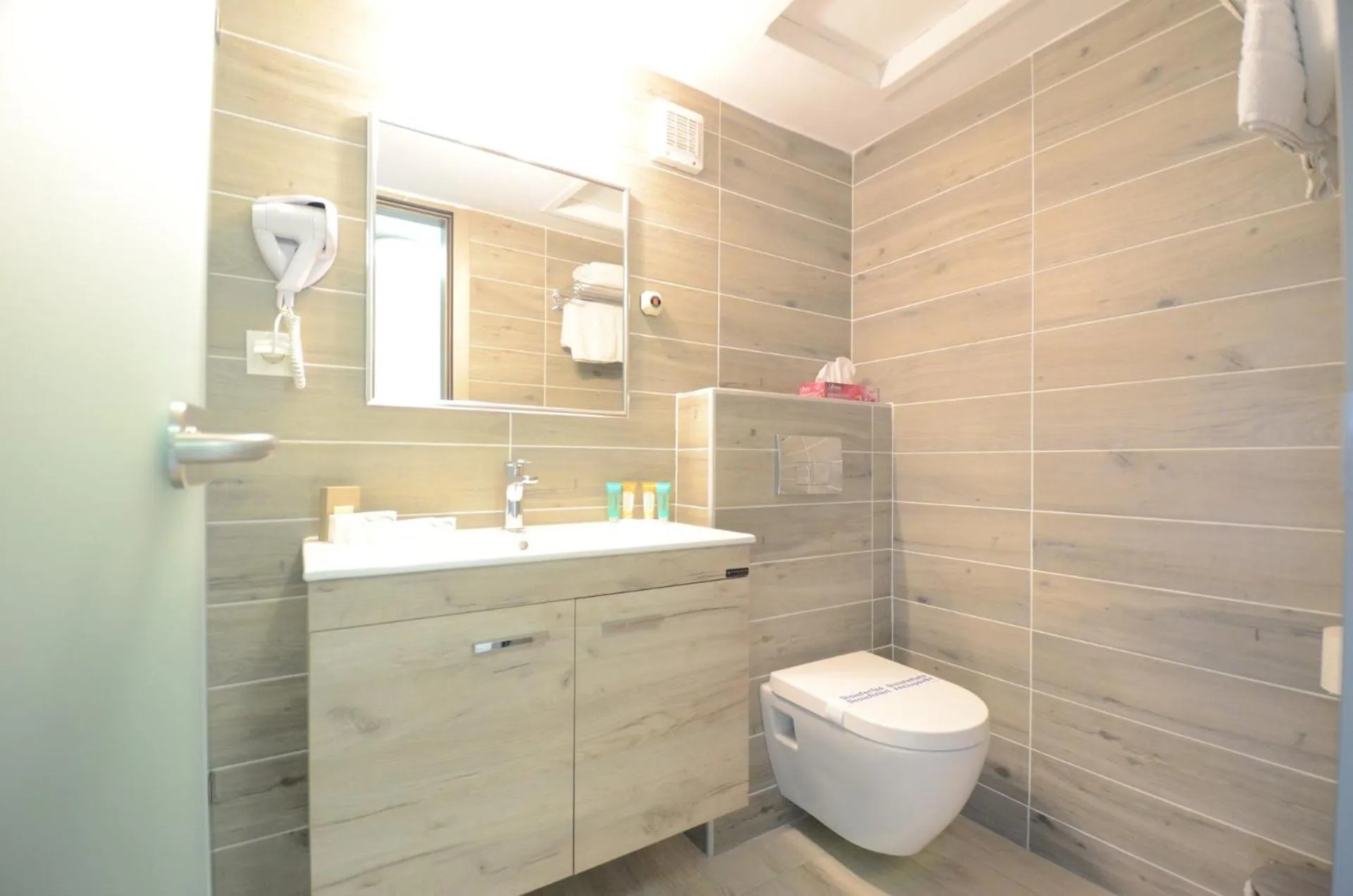 Bathroom in Mendi Hotel