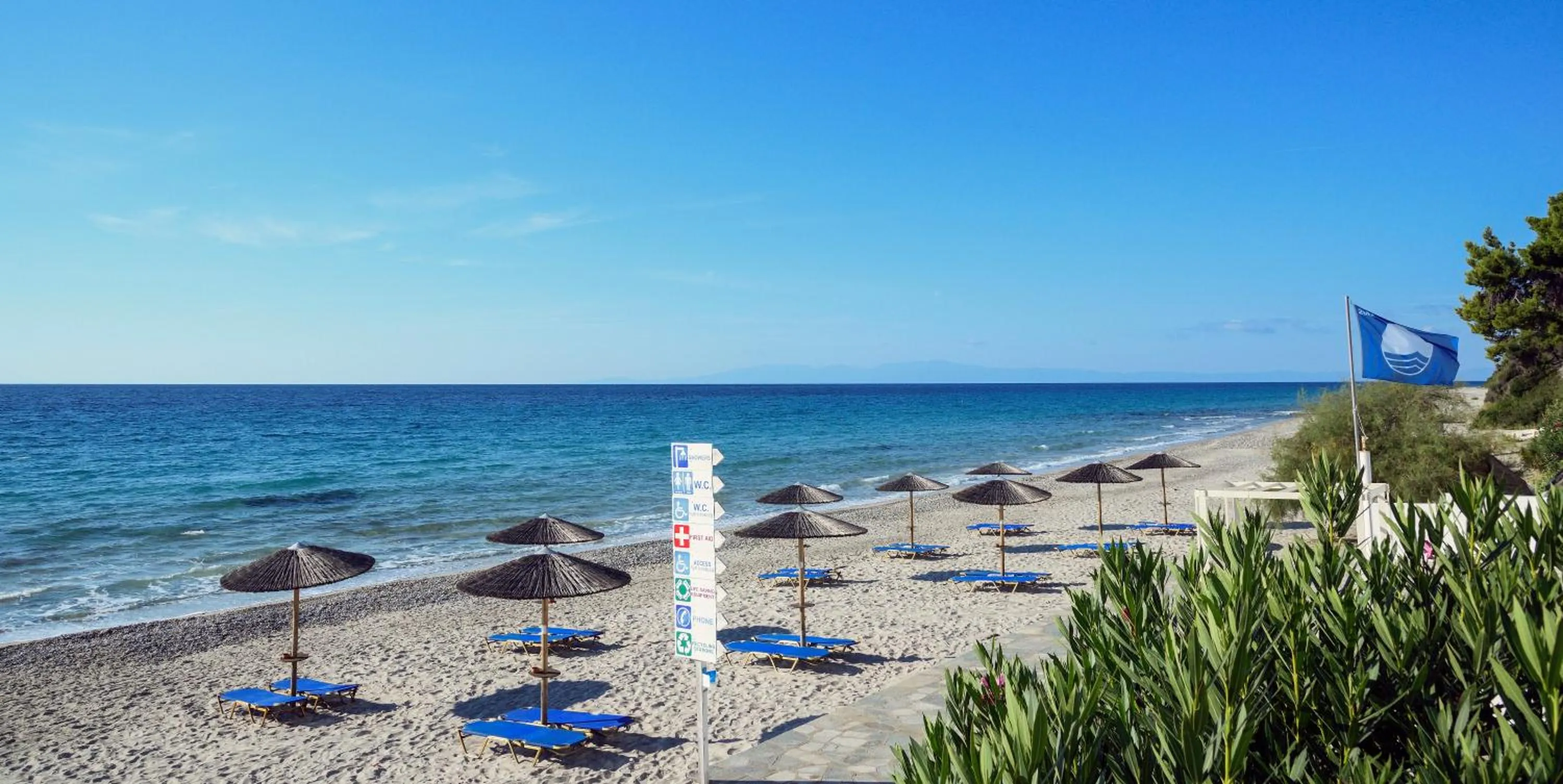 Beach in Mendi Hotel