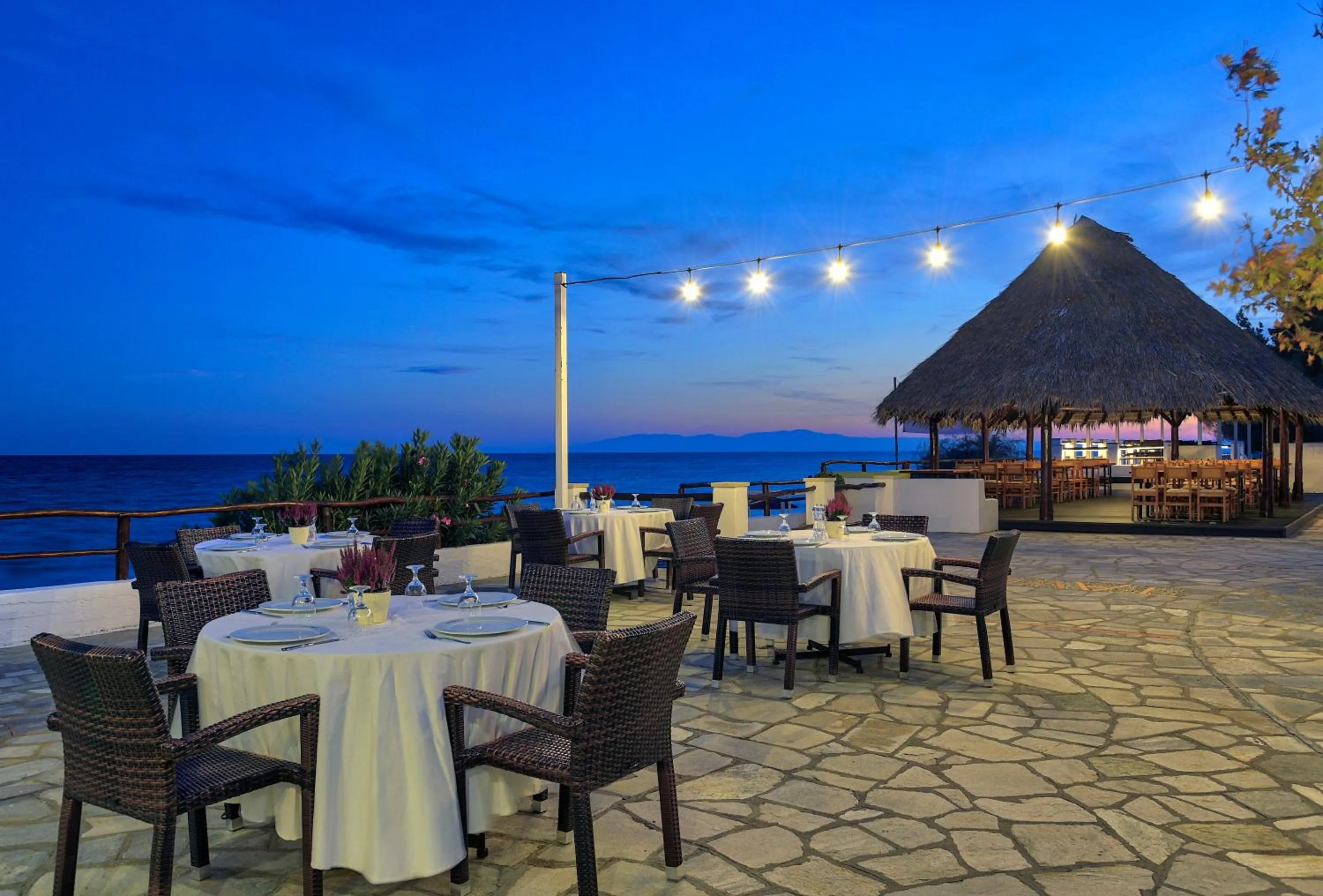 Restaurant/places to eat in Mendi Hotel