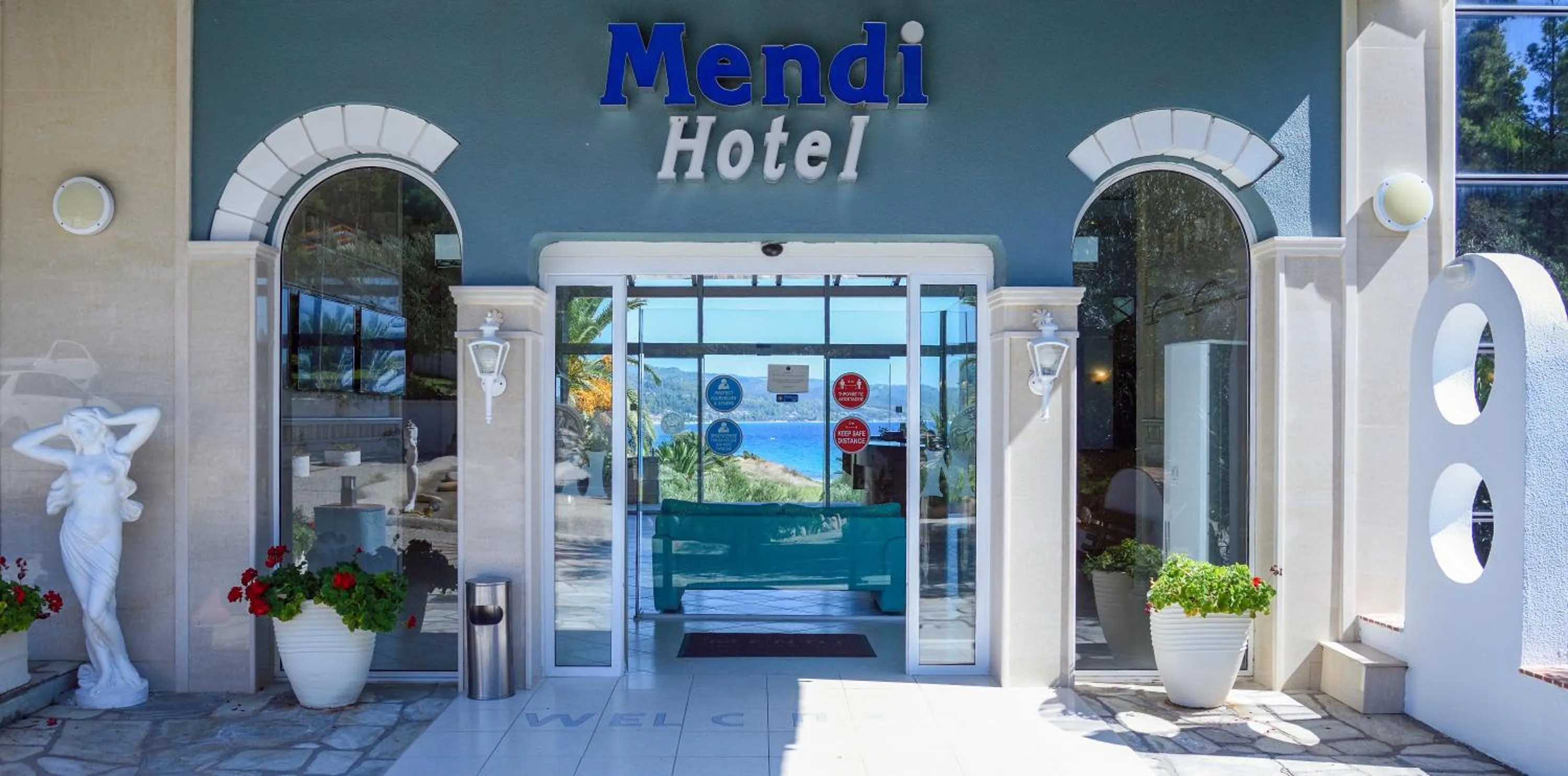 Facade/entrance in Mendi Hotel